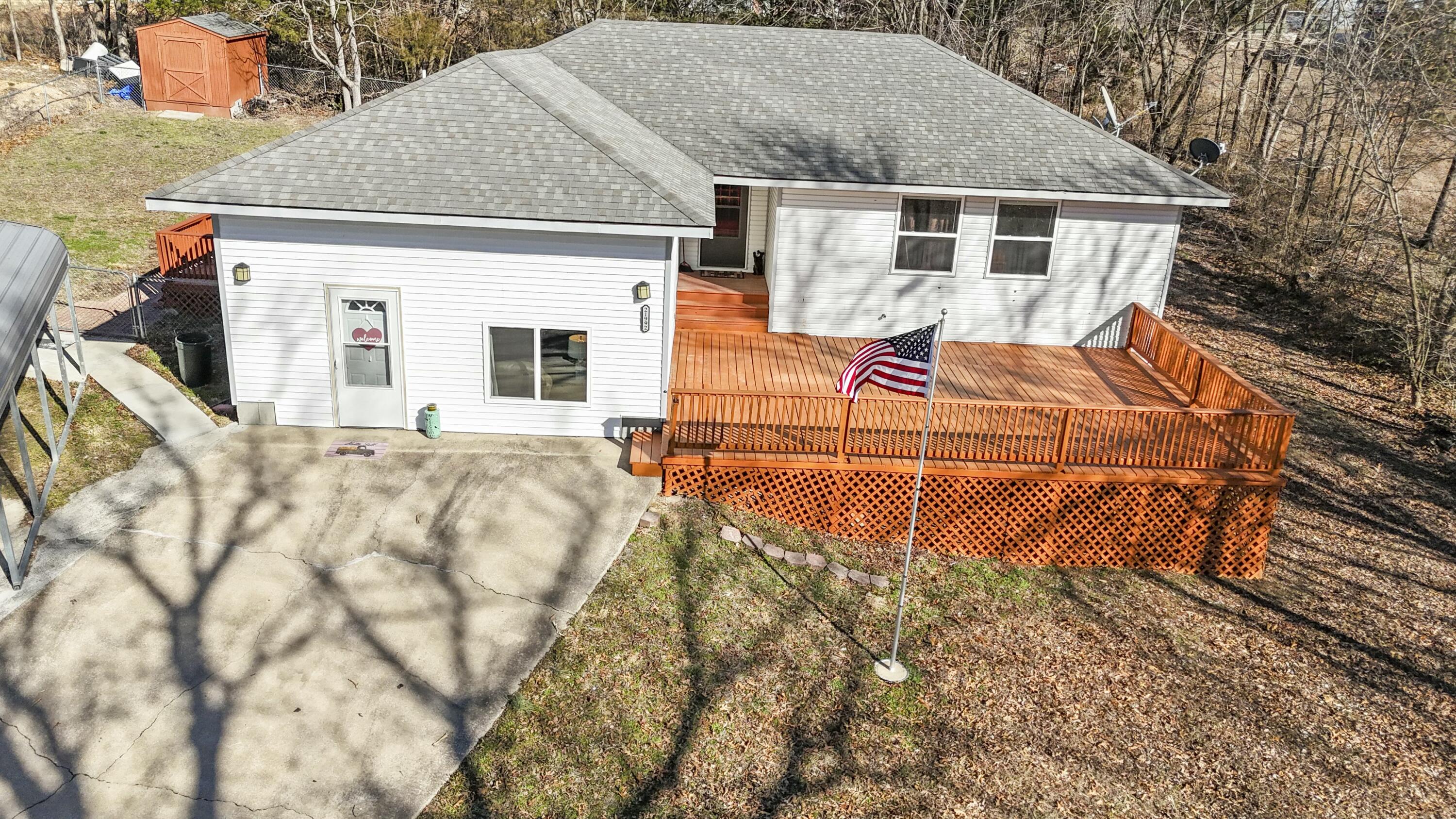 21992 Knob Hill Lane Property Photo 2