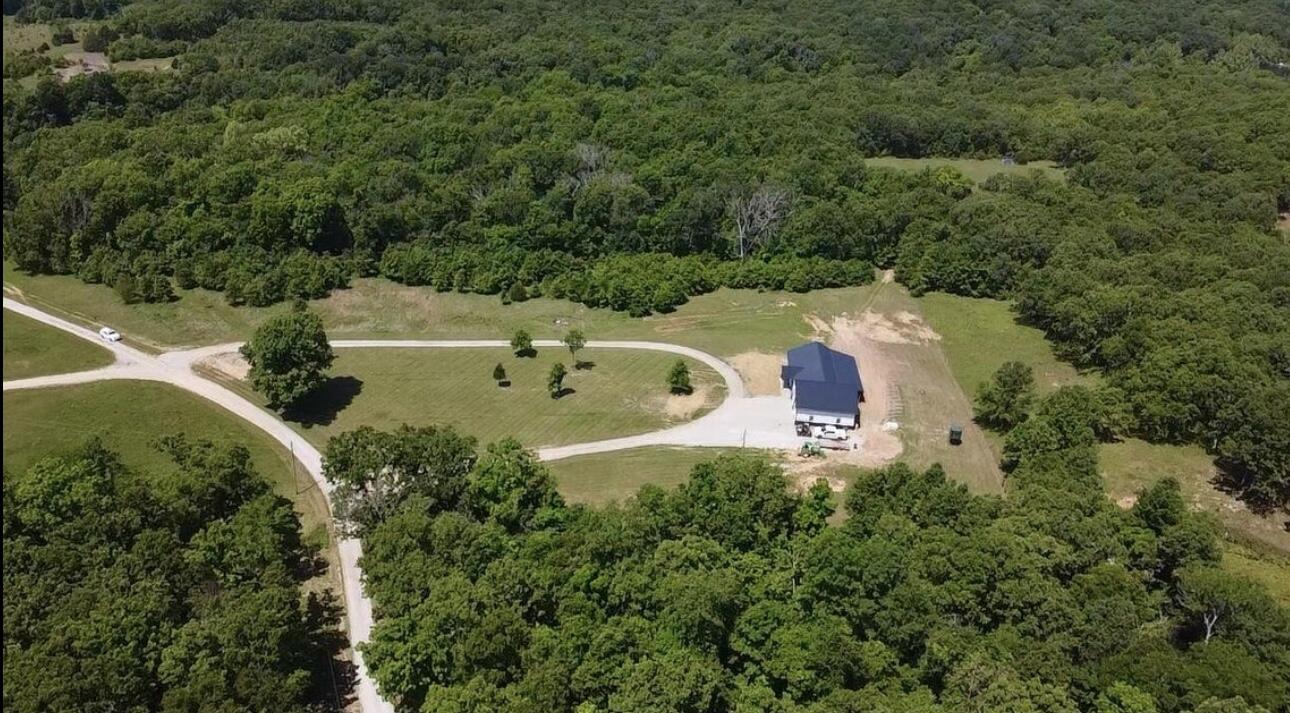27492 Hwy V Property Photo 4