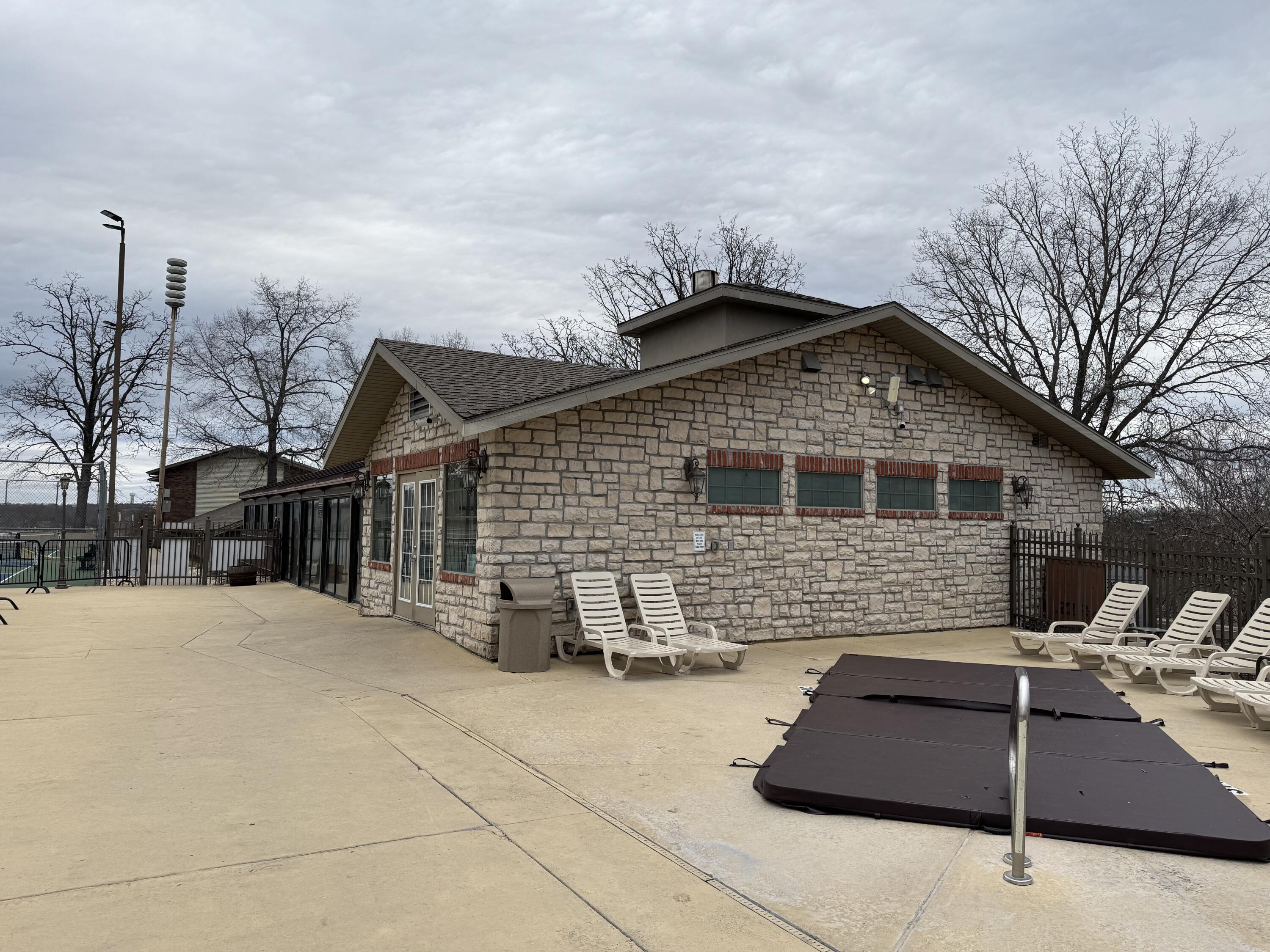 247 Lancashire Dr. Property Photo 12