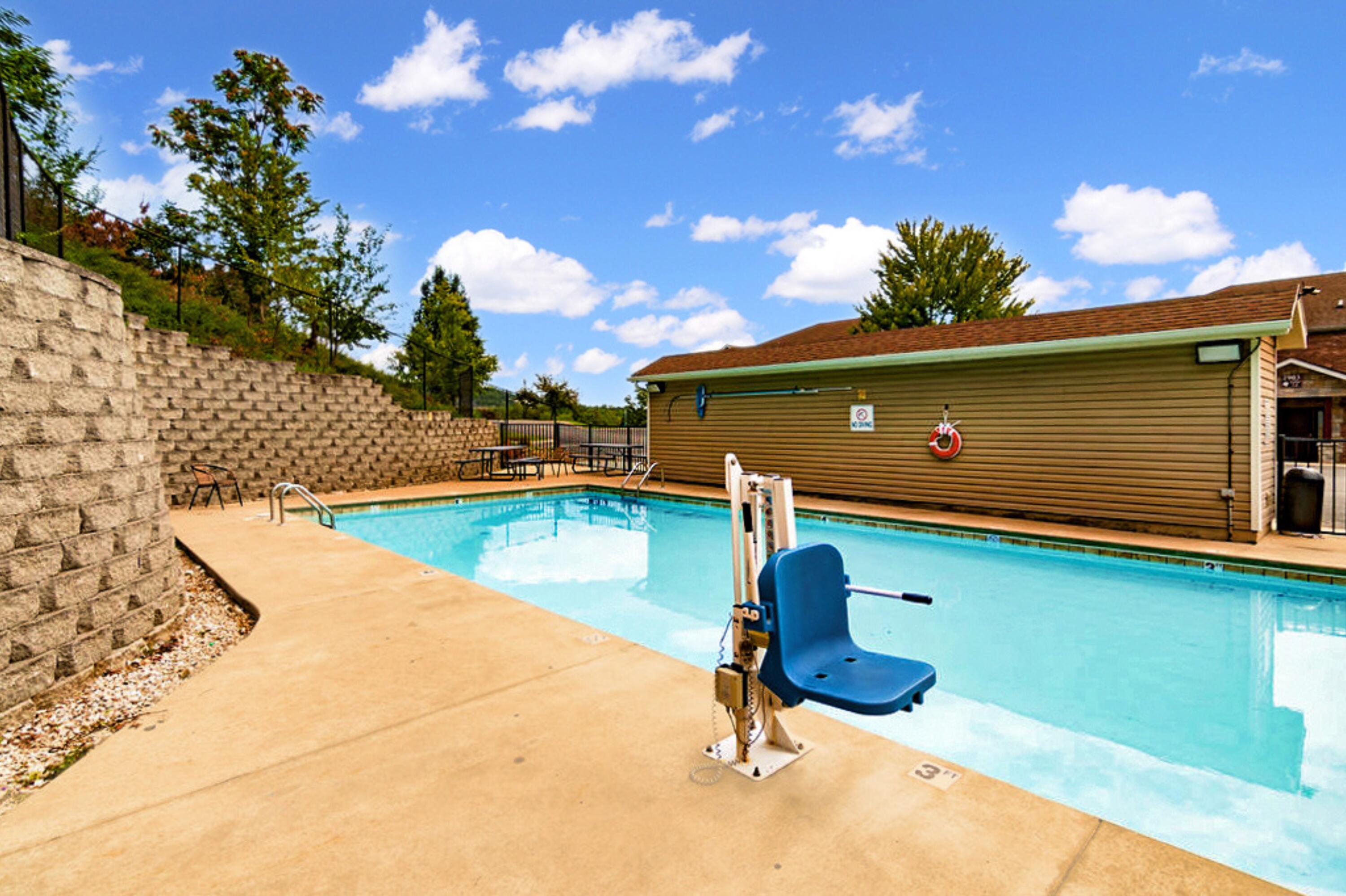 2911 Vineyards Parkway Property Photo 37