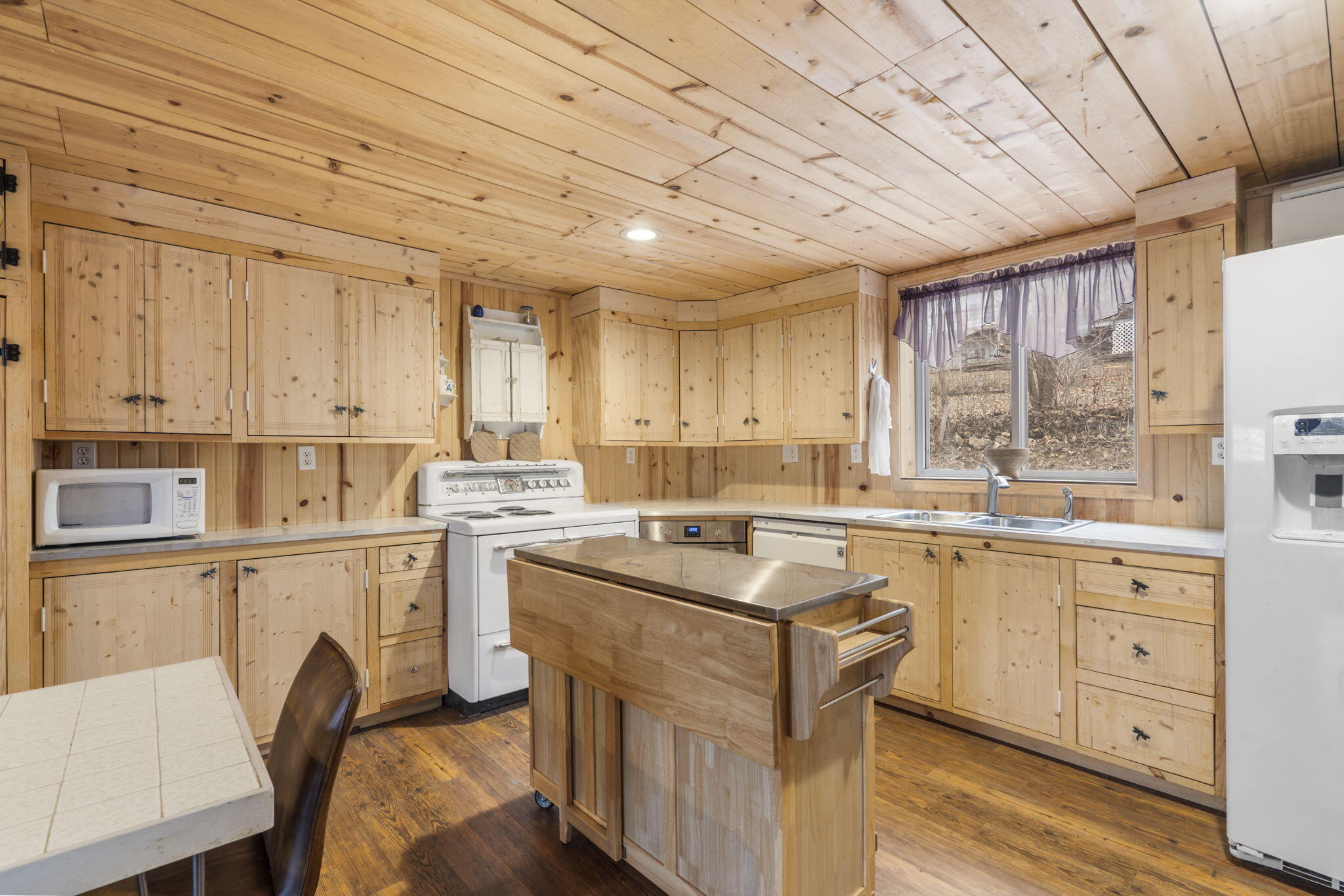24329 Beach Road Property Photo 9