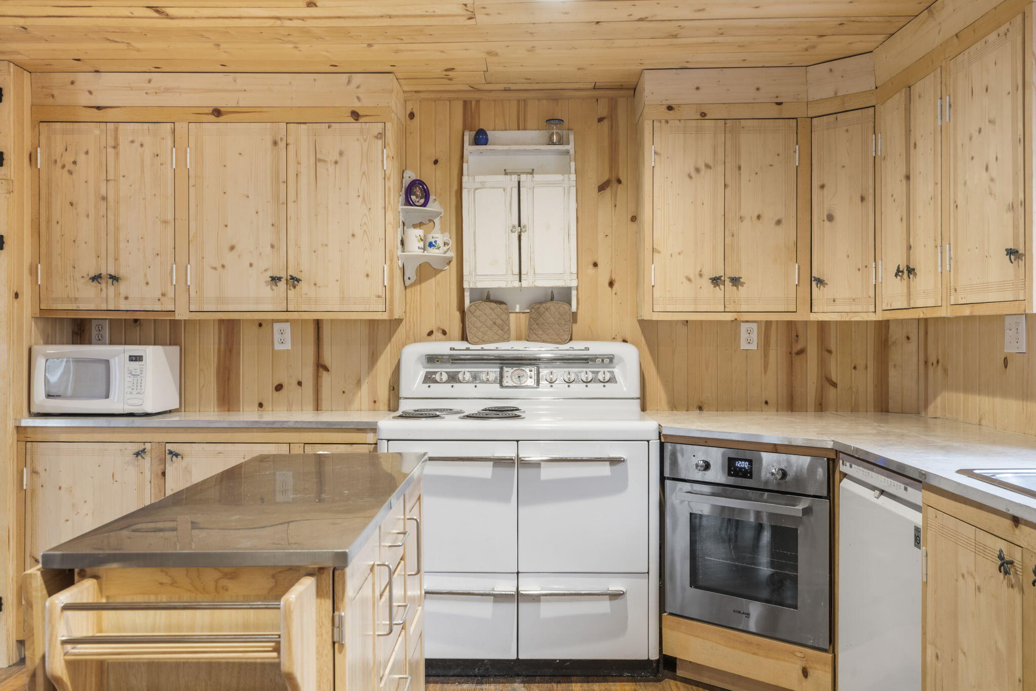 24329 Beach Road Property Photo 12