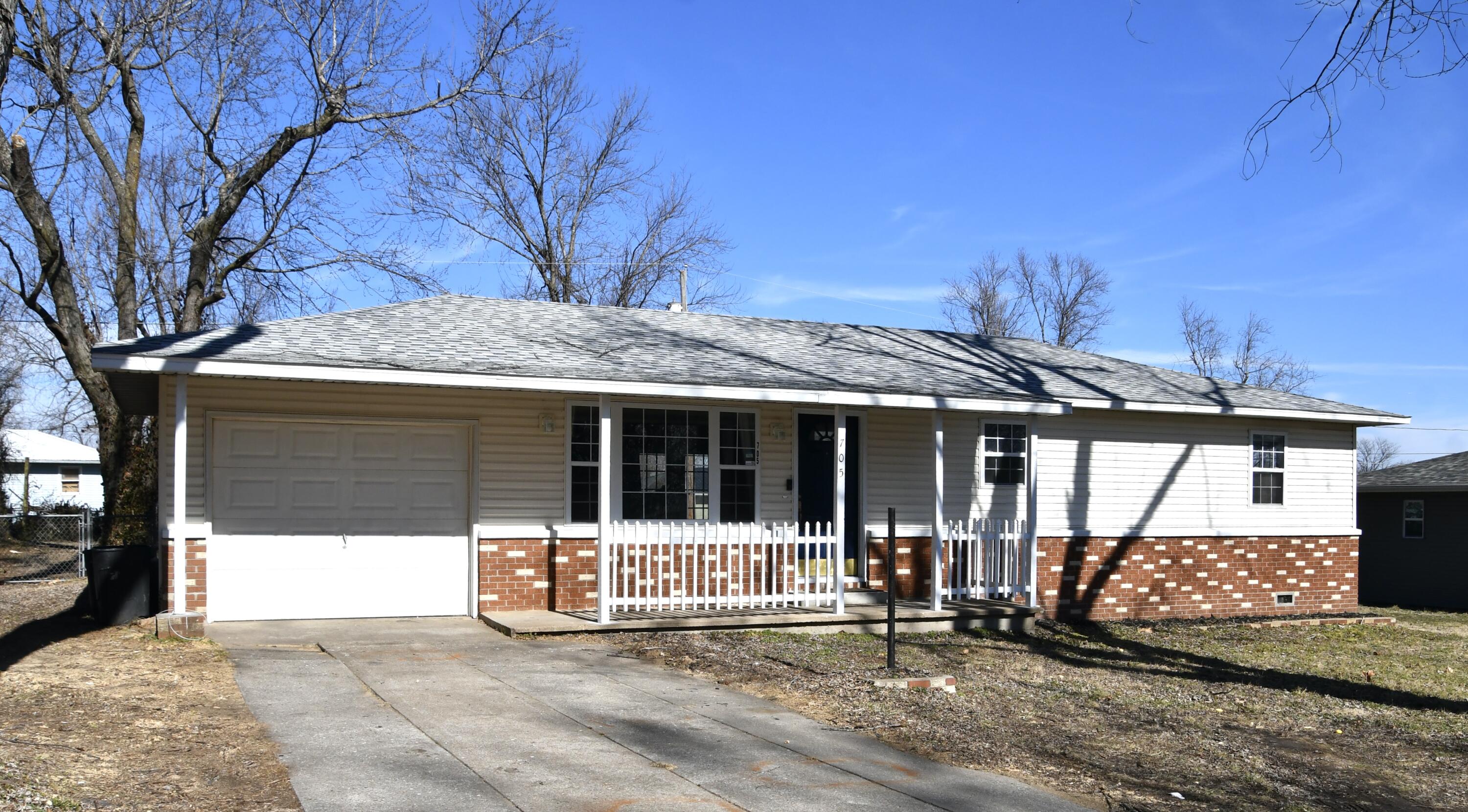 705 West Hughs Street Property Photo 1