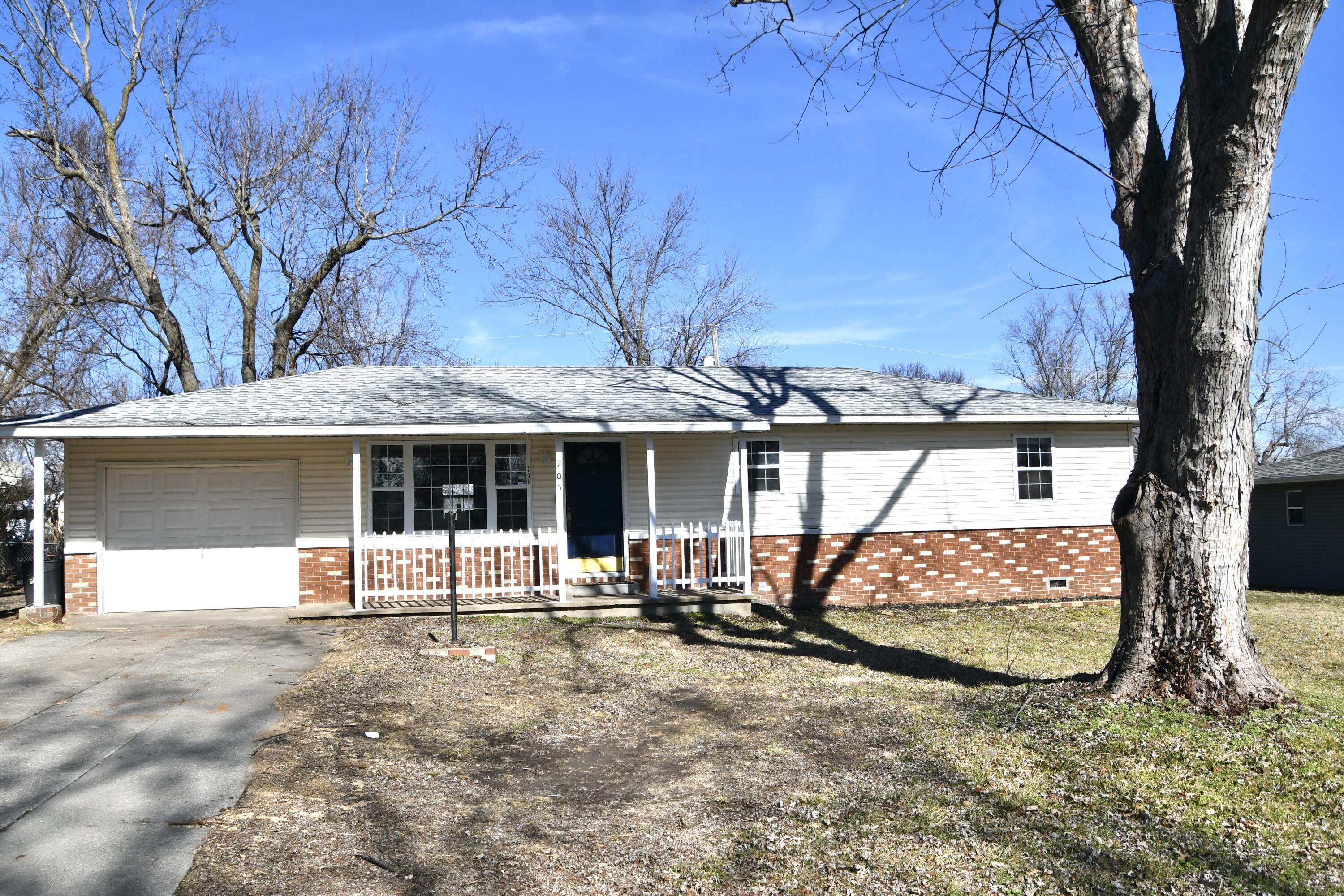 705 West Hughs Street Property Photo 2