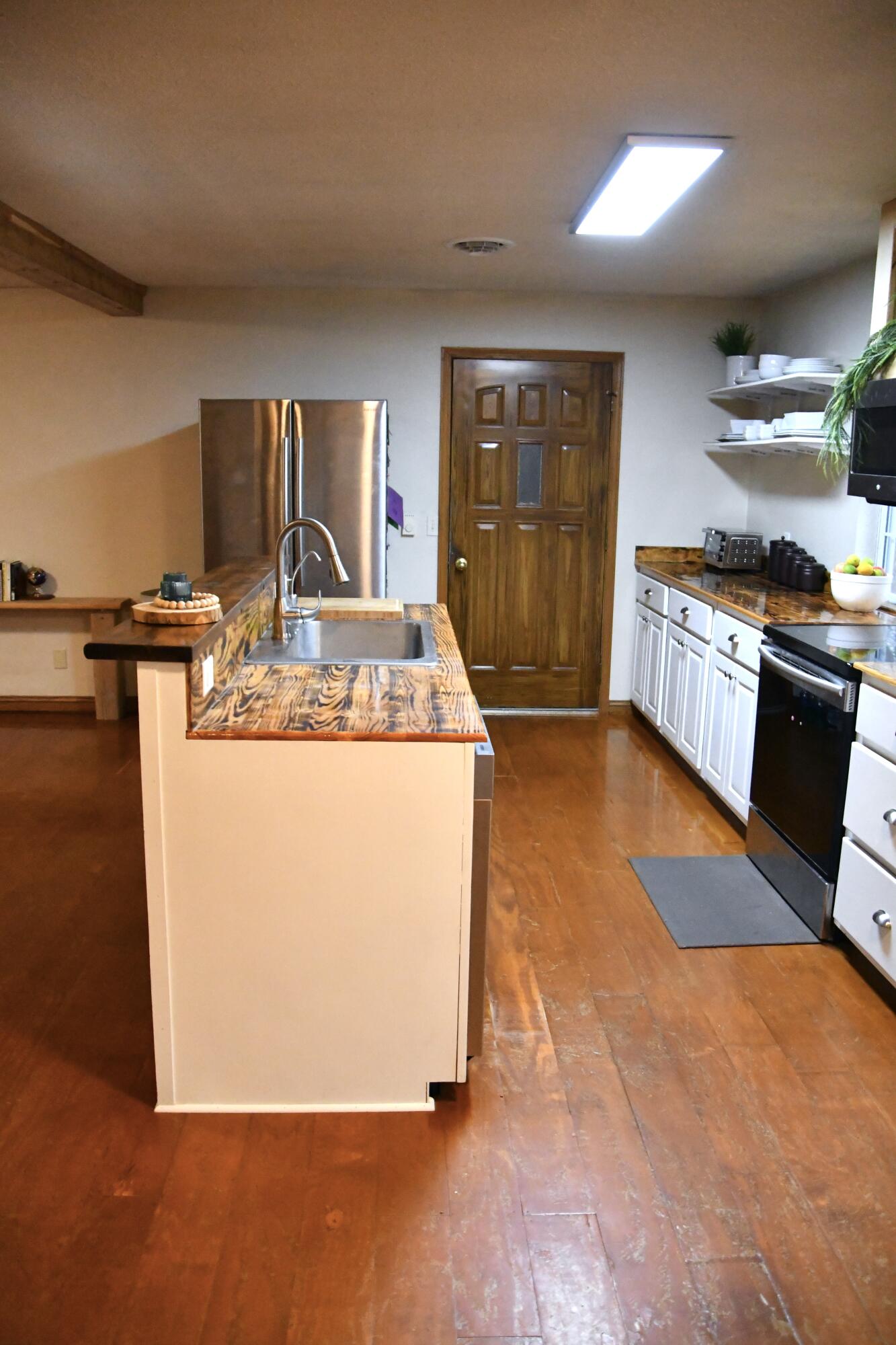 705 West Hughs Street Property Photo 8