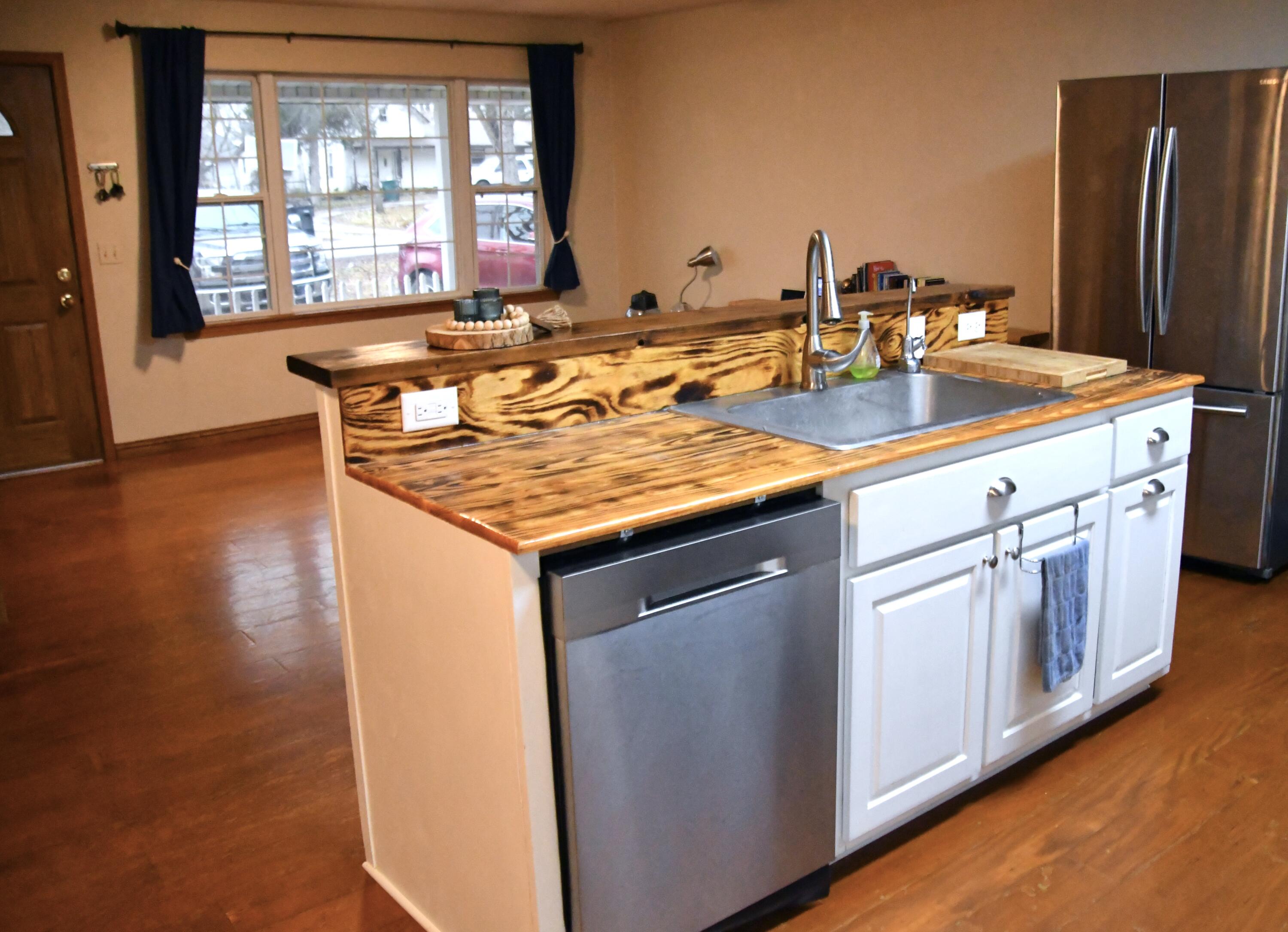 705 West Hughs Street Property Photo 10