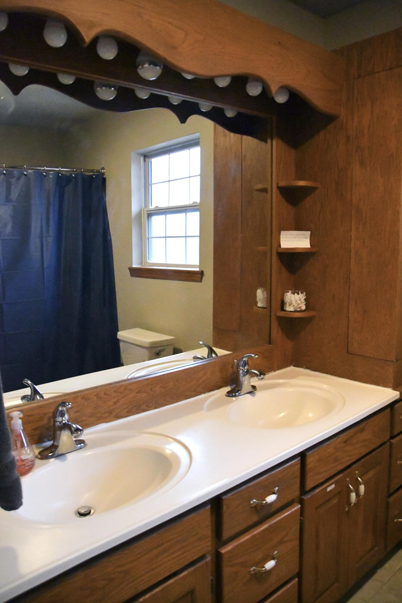 705 West Hughs Street Property Photo 13