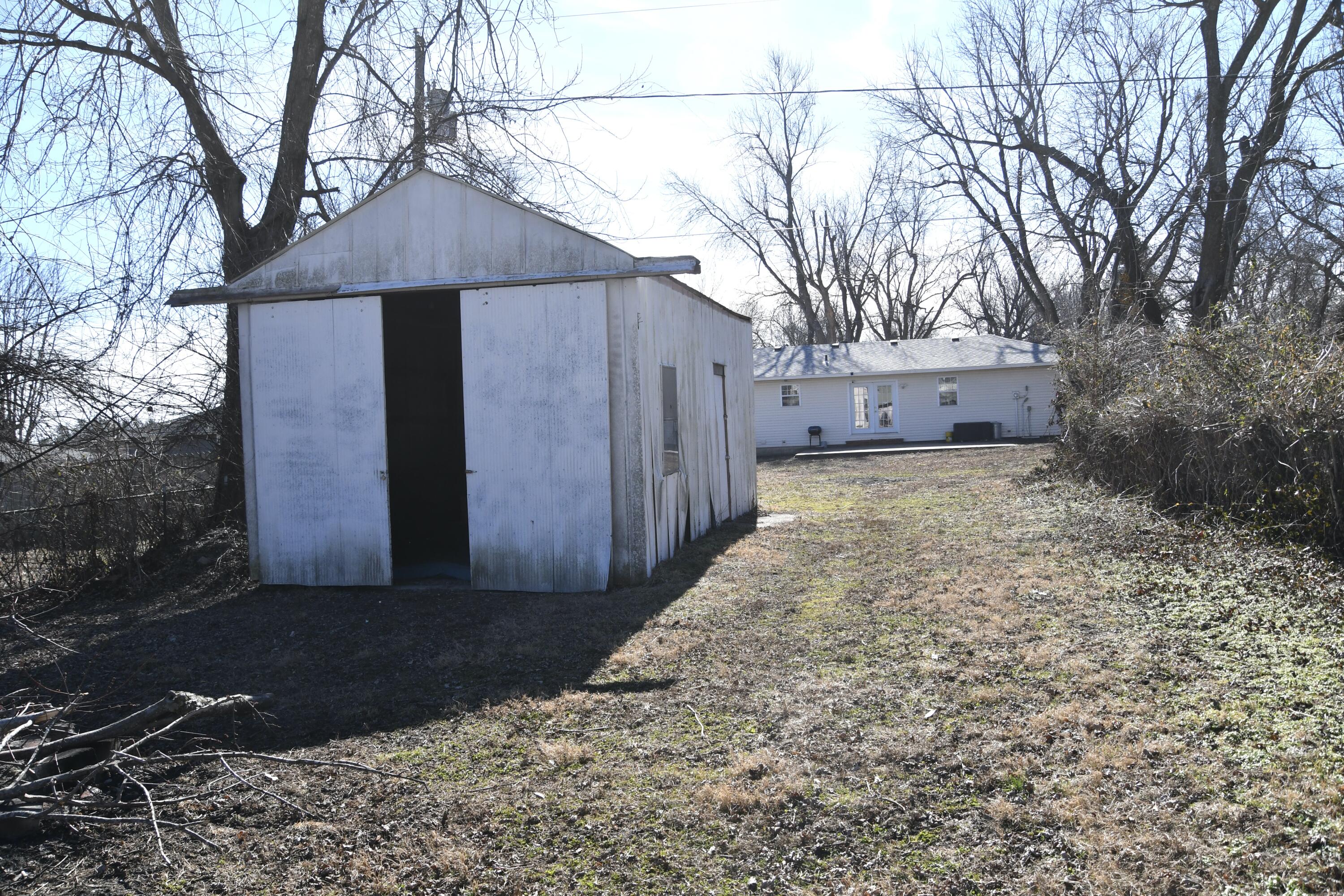 705 West Hughs Street Property Photo 21