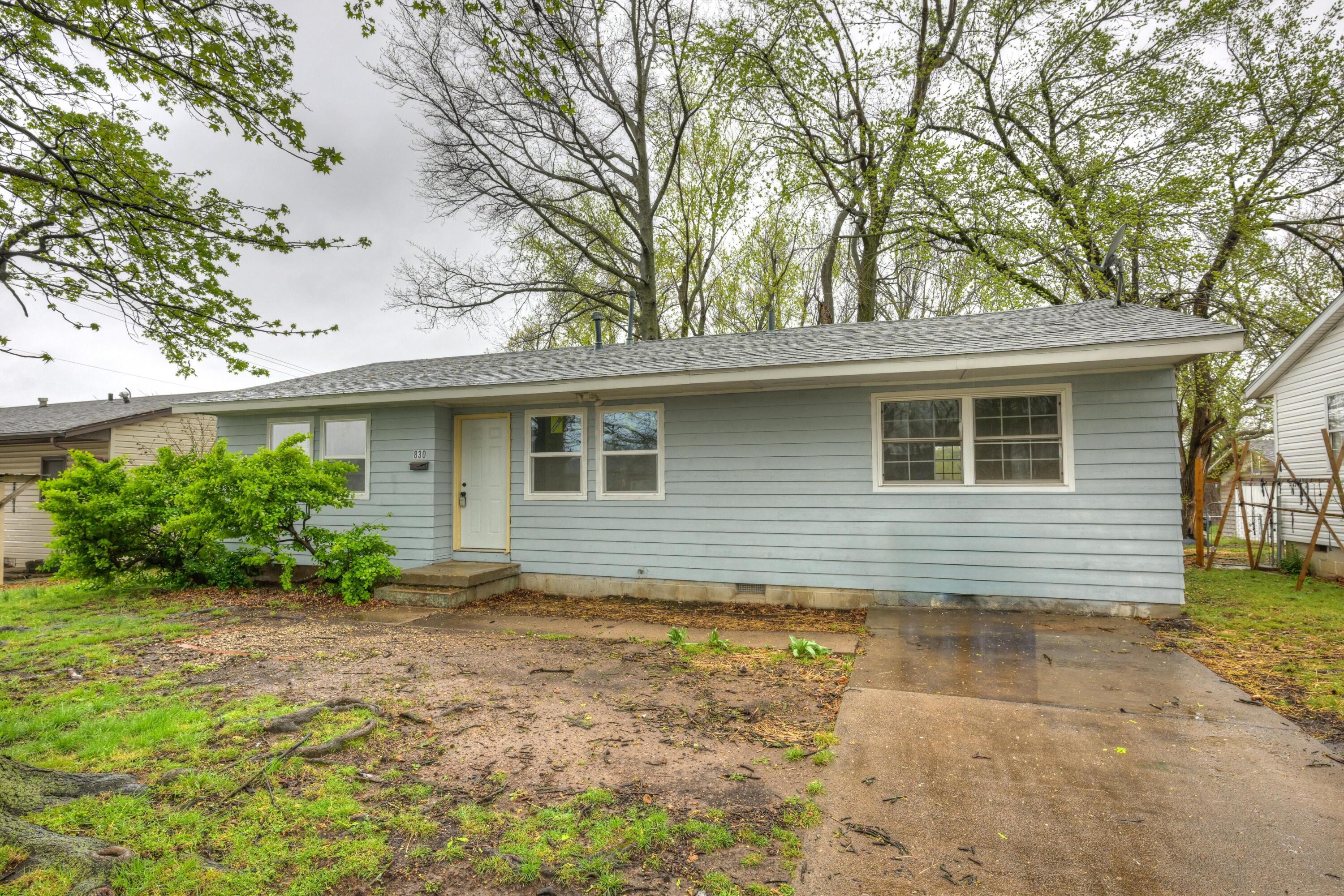 830 South Saint Louis Avenue Property Photo 1