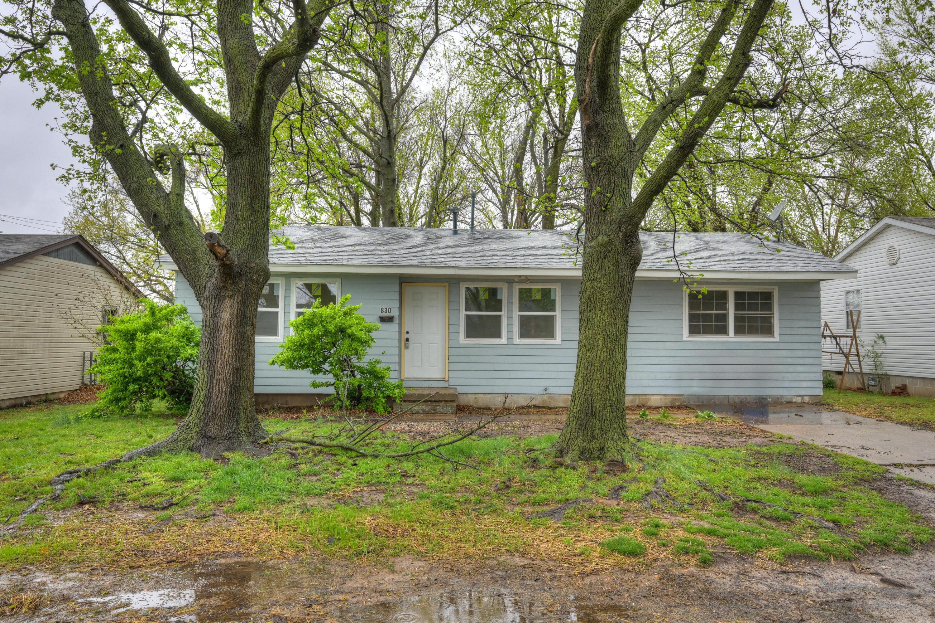 830 South Saint Louis Avenue Property Photo 3