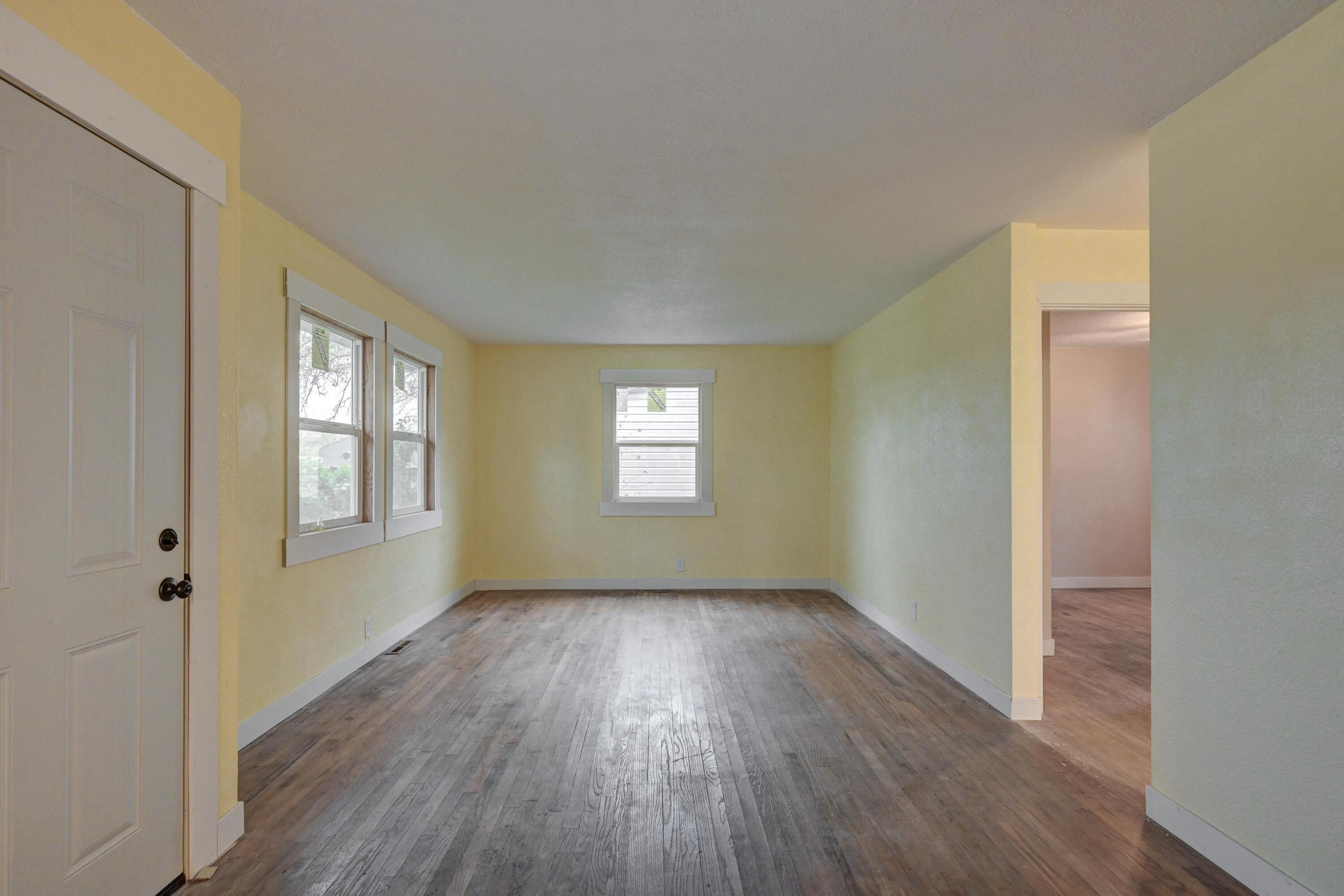 830 South Saint Louis Avenue Property Photo 8