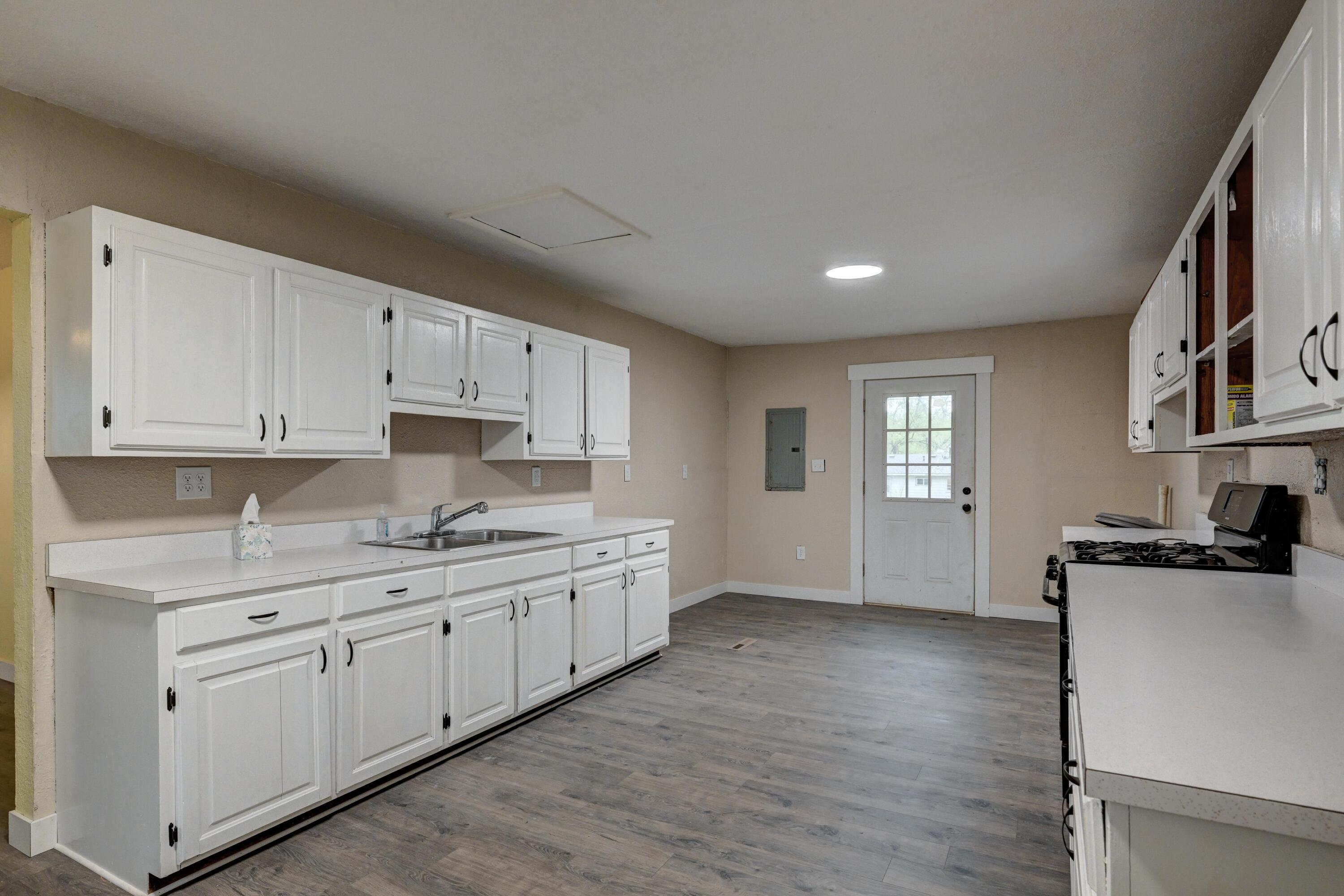 830 South Saint Louis Avenue Property Photo 11