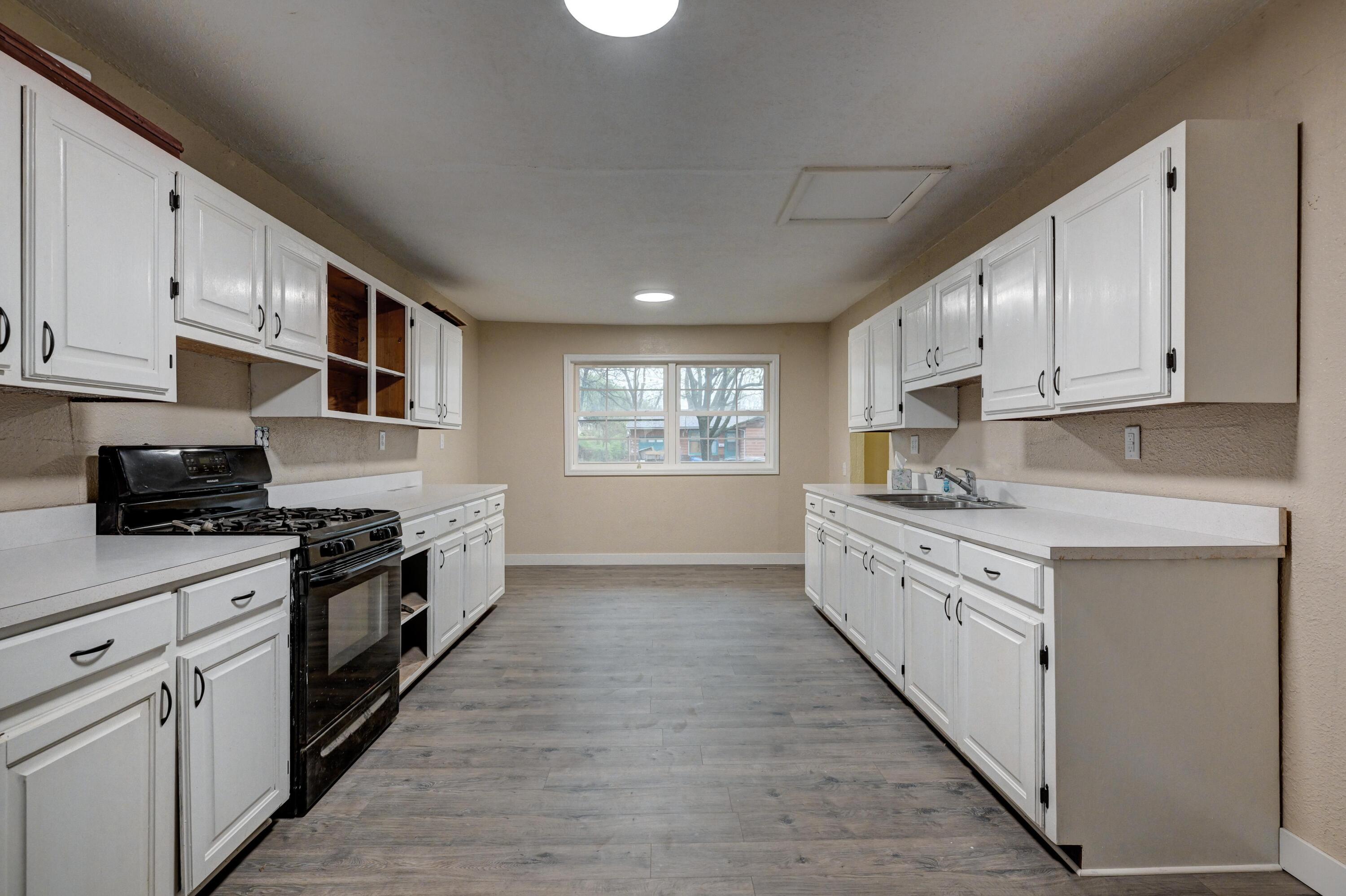 830 South Saint Louis Avenue Property Photo 13