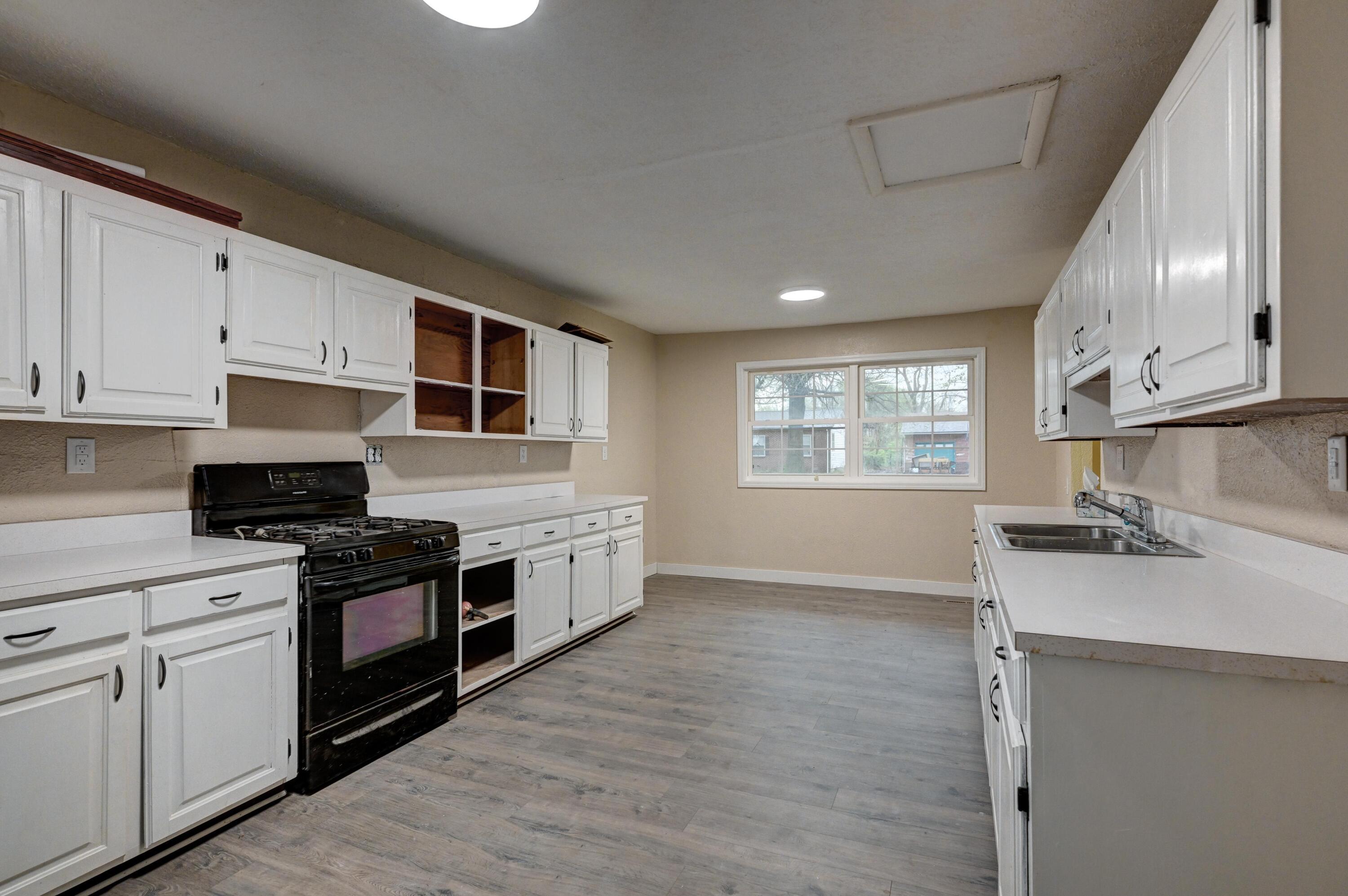 830 South Saint Louis Avenue Property Photo 14