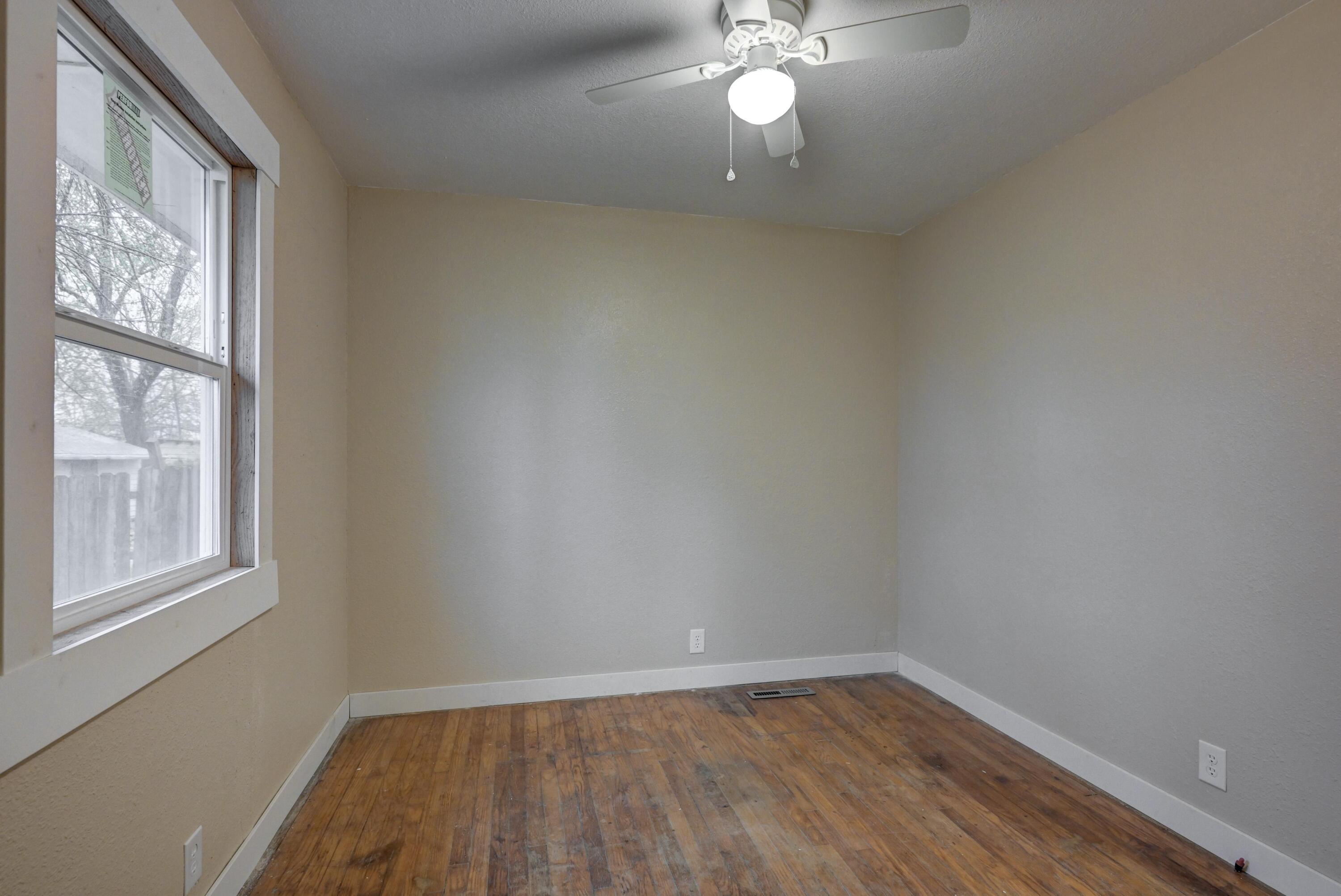 830 South Saint Louis Avenue Property Photo 18