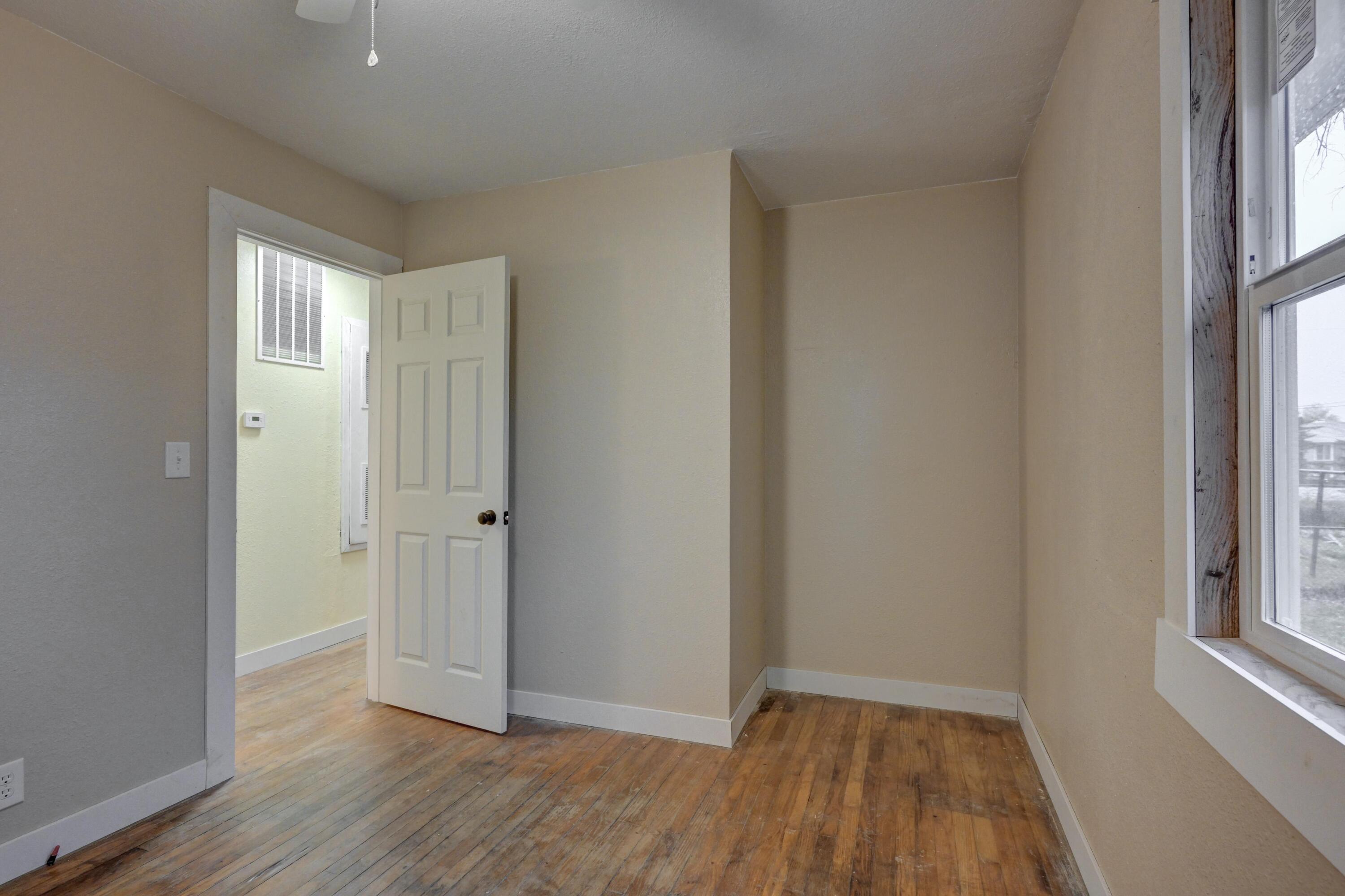 830 South Saint Louis Avenue Property Photo 19