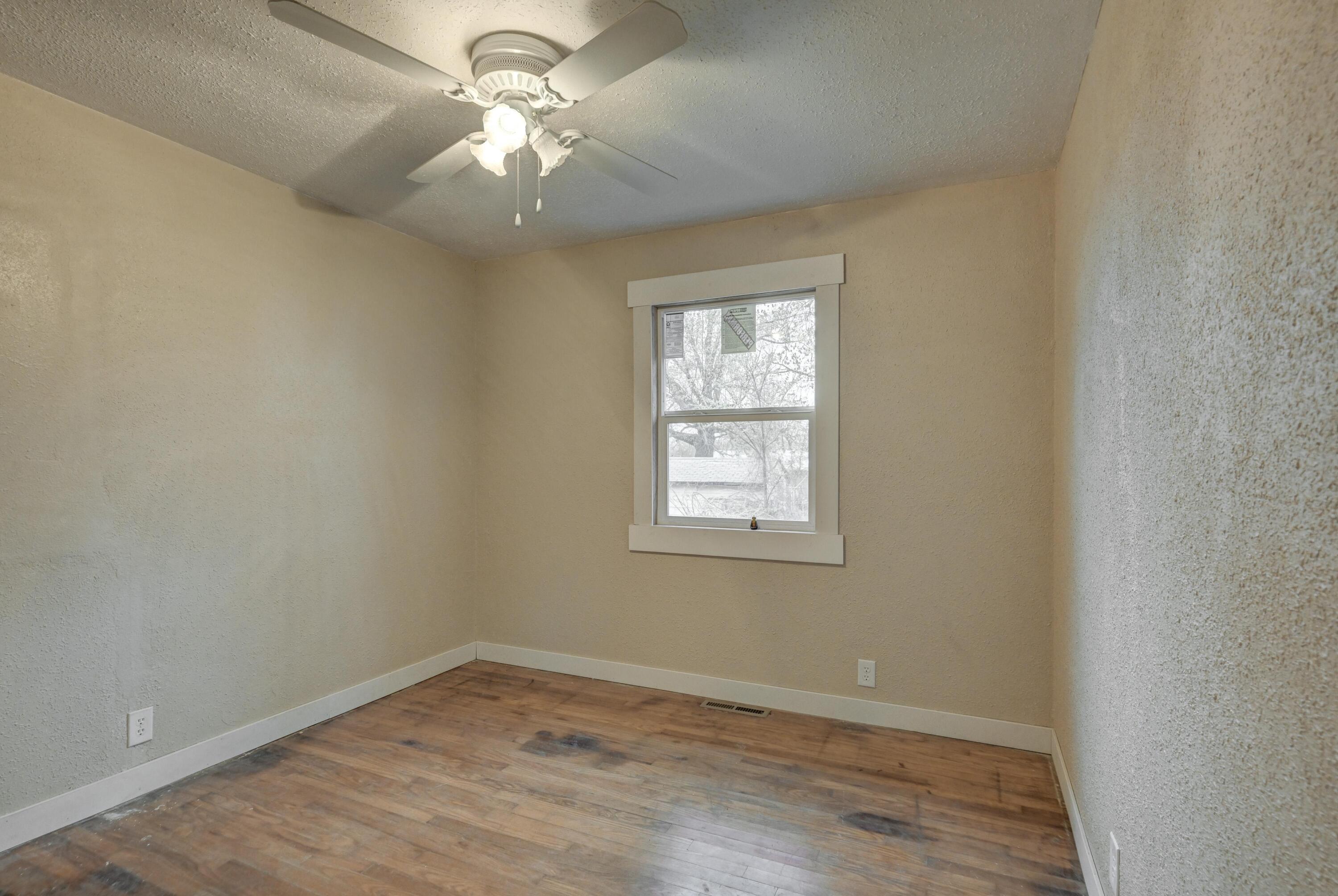 830 South Saint Louis Avenue Property Photo 23