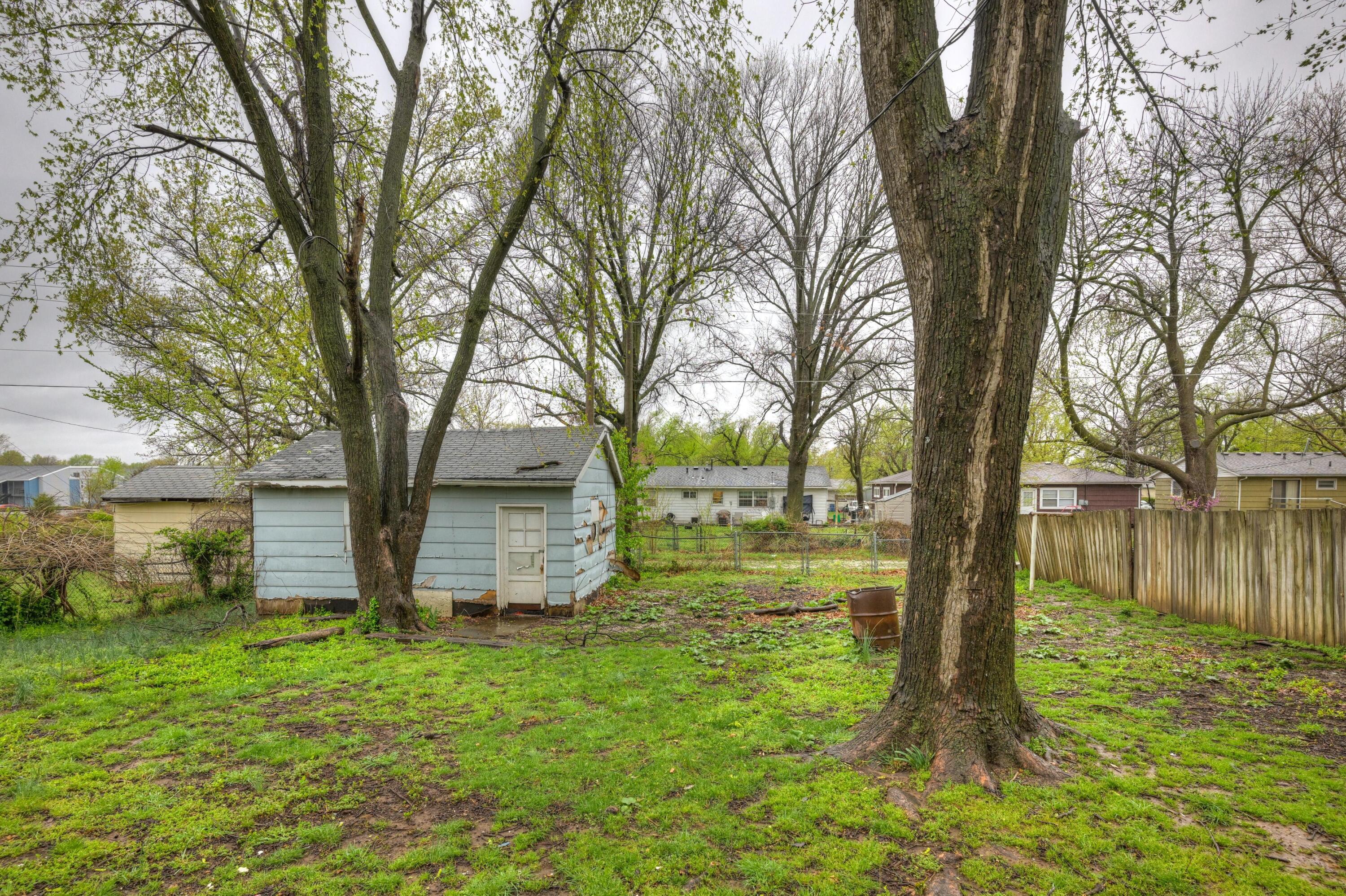 830 South Saint Louis Avenue Property Photo 25