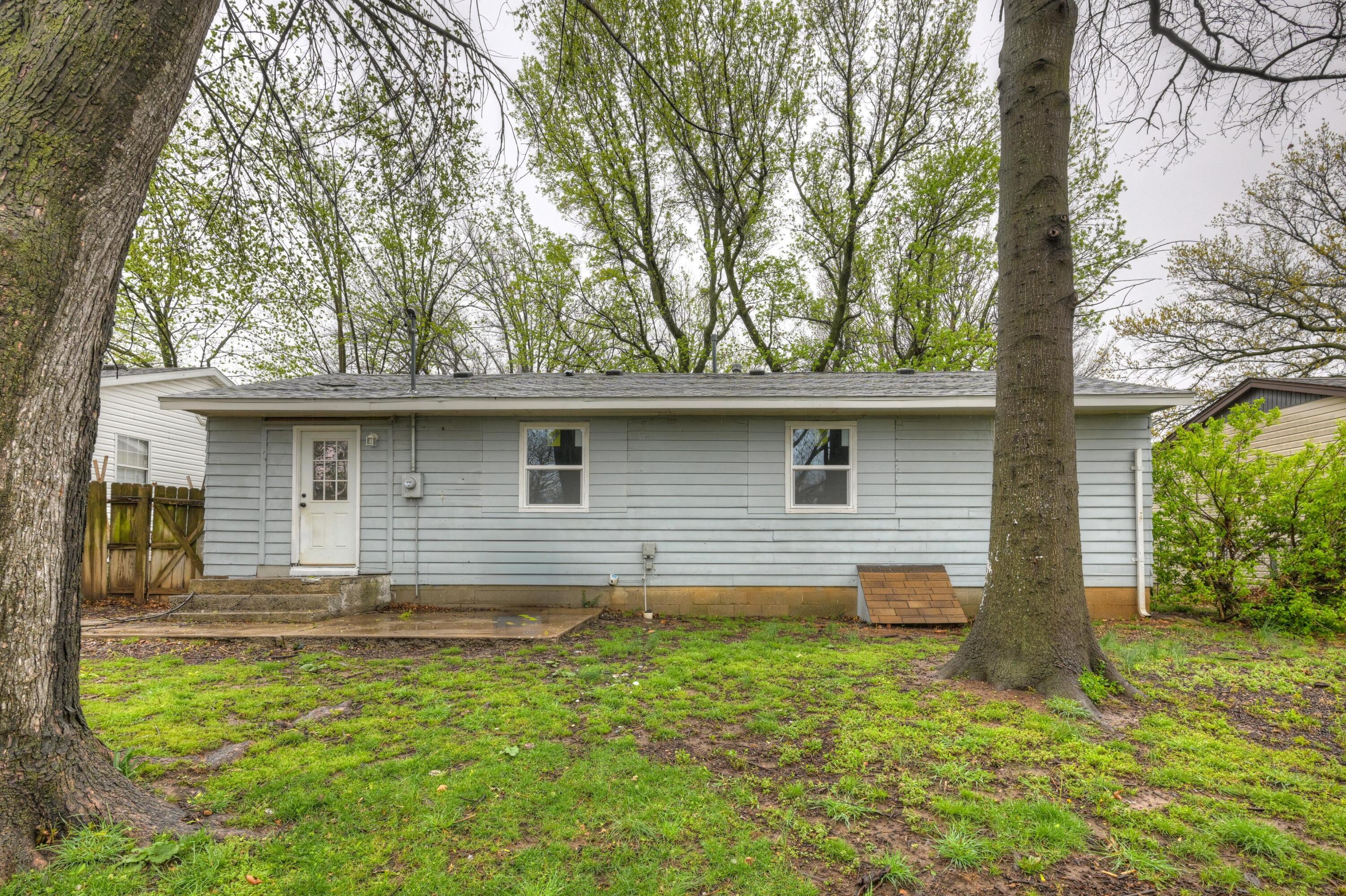 830 South Saint Louis Avenue Property Photo 27