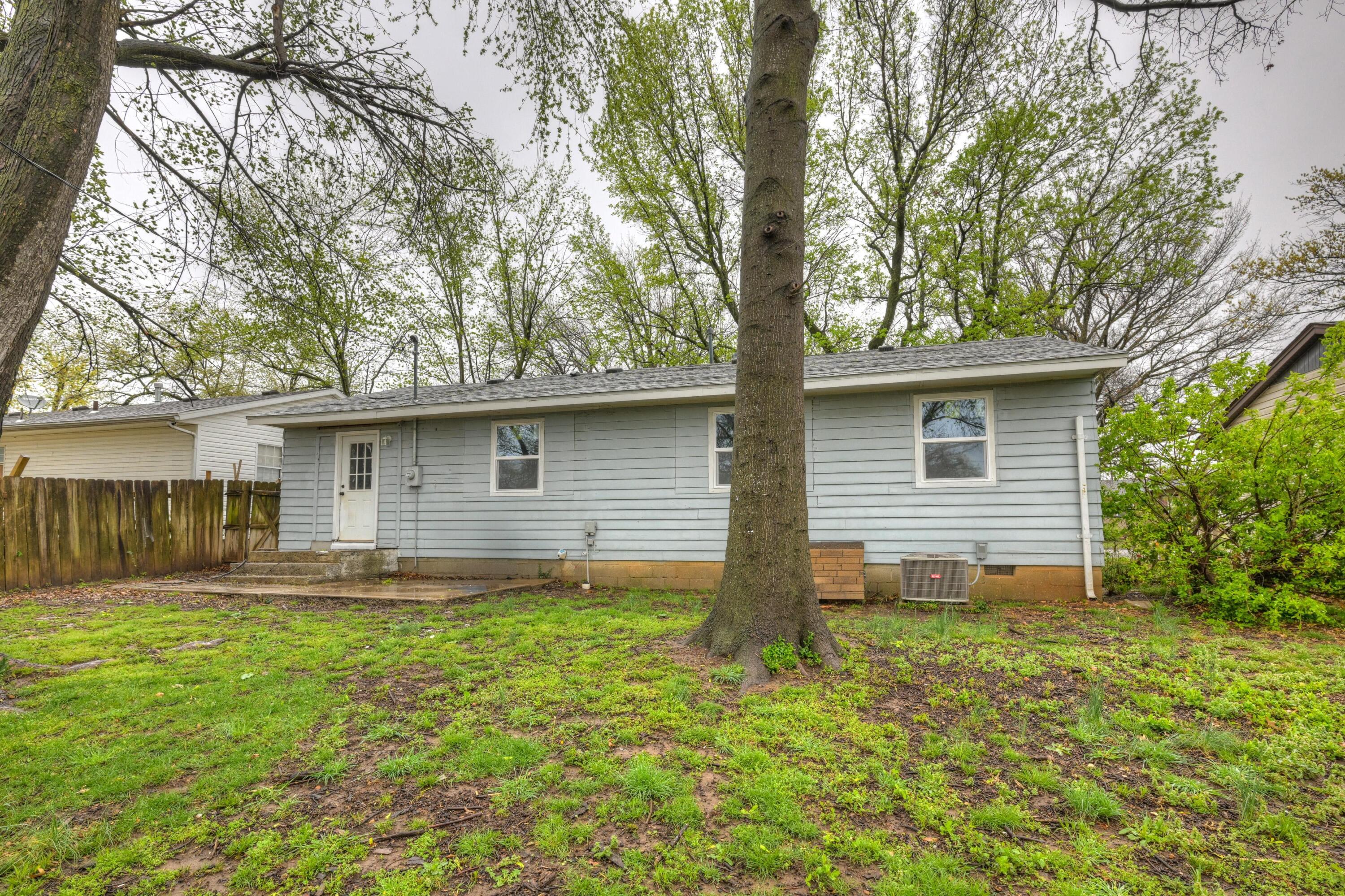 830 South Saint Louis Avenue Property Photo 28