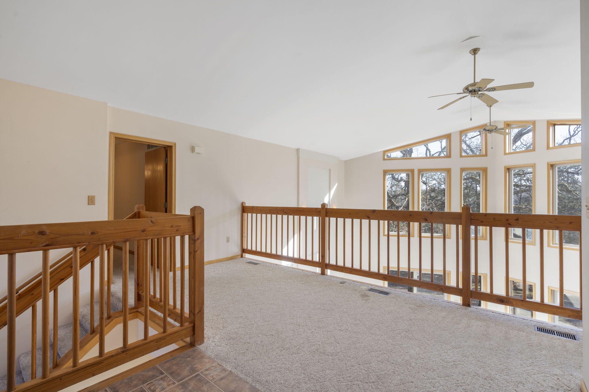 374 Lakefront Circle Property Photo 5