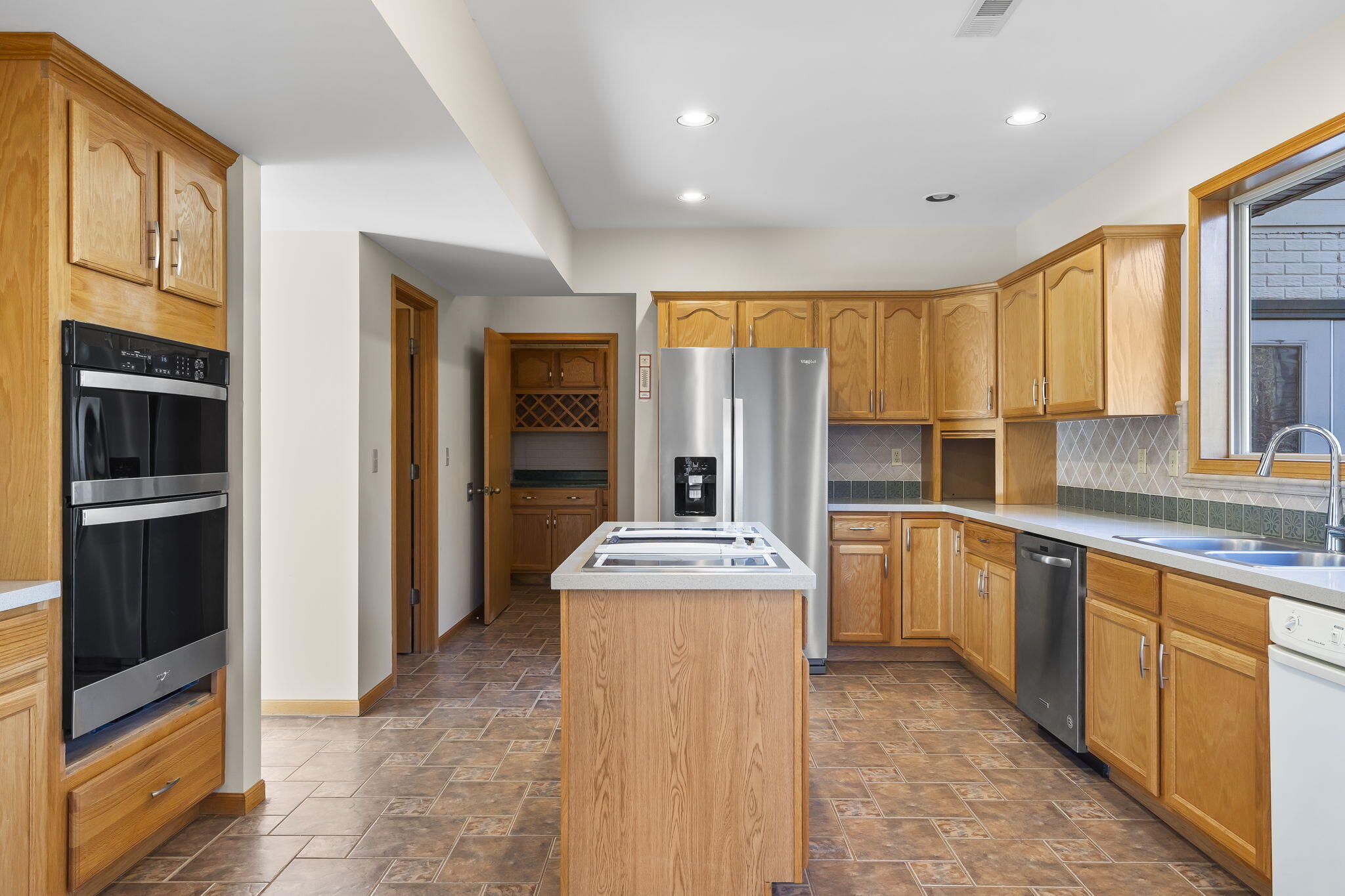 374 Lakefront Circle Property Photo 16