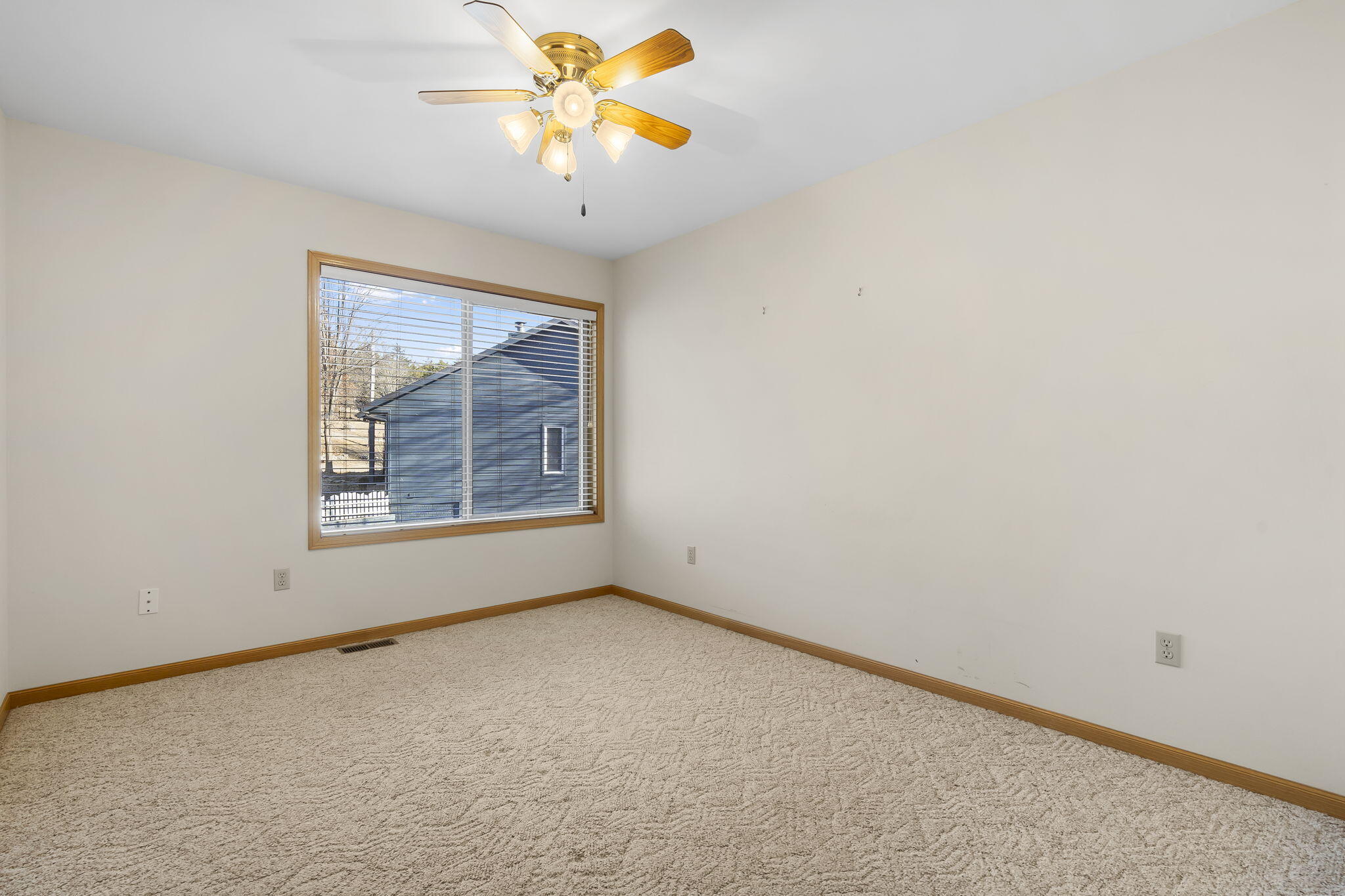 374 Lakefront Circle Property Photo 27