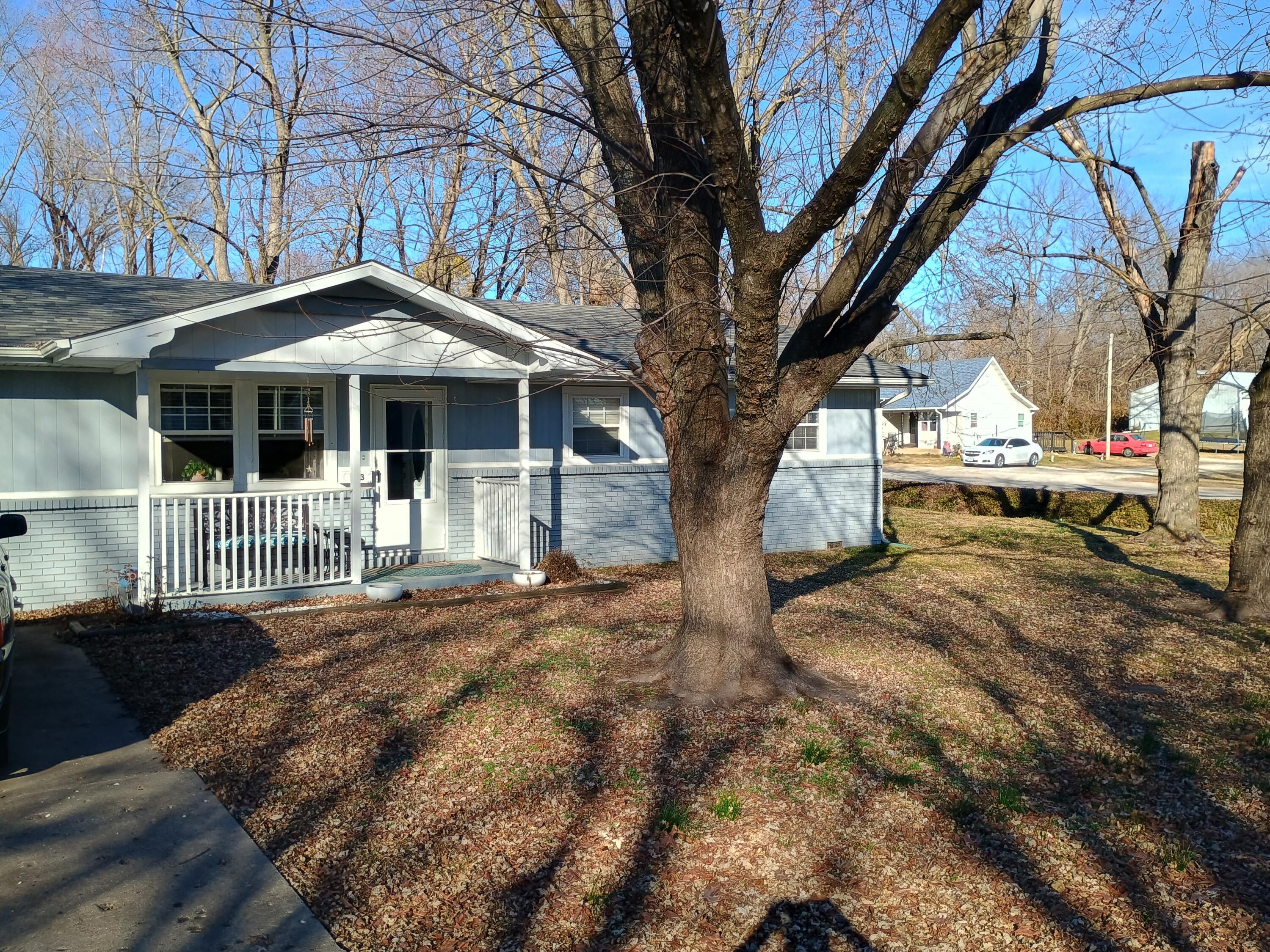 733 East Chestnut Street Property Photo 2