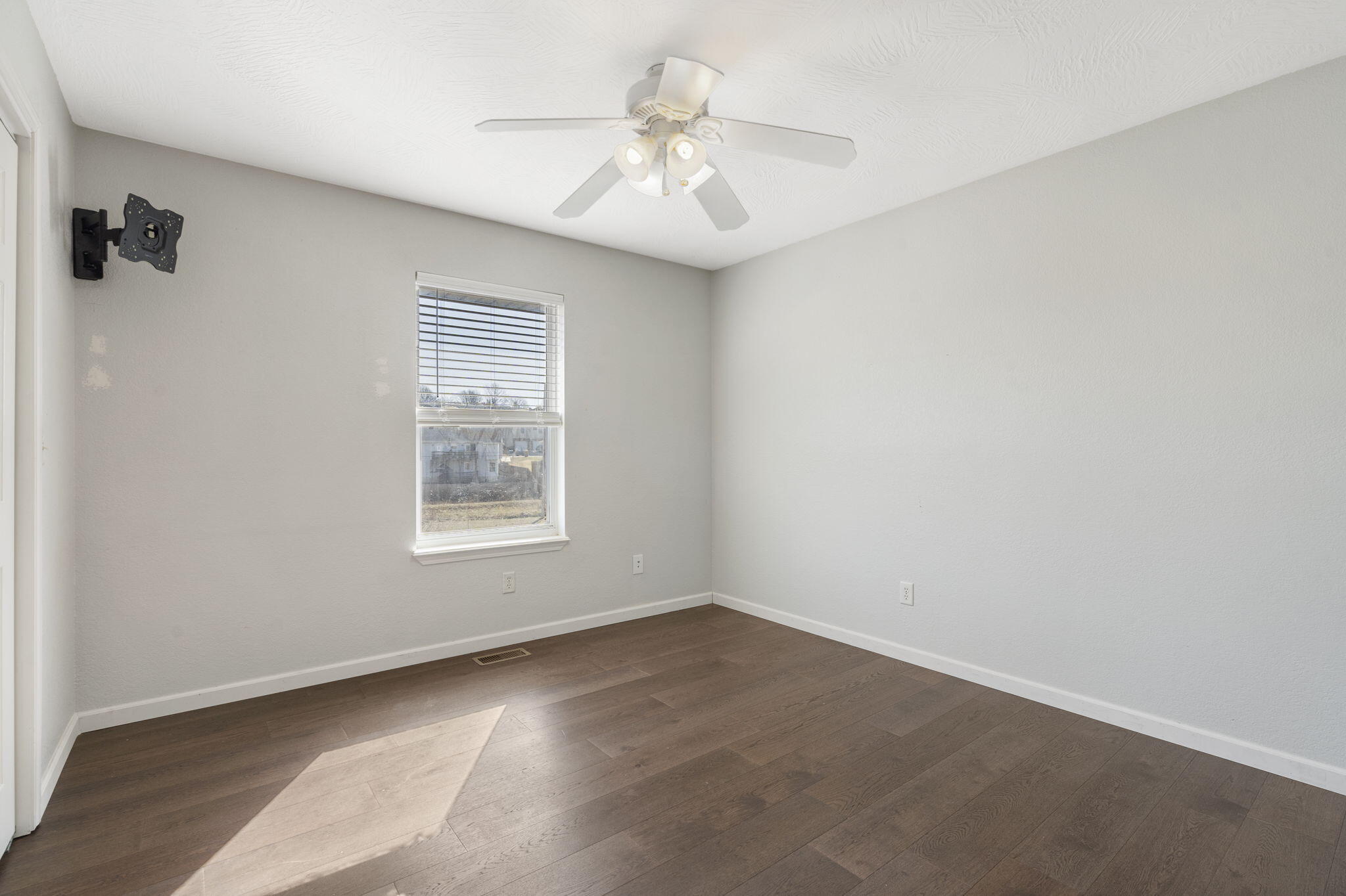 2908 North Fremont Road Property Photo 17