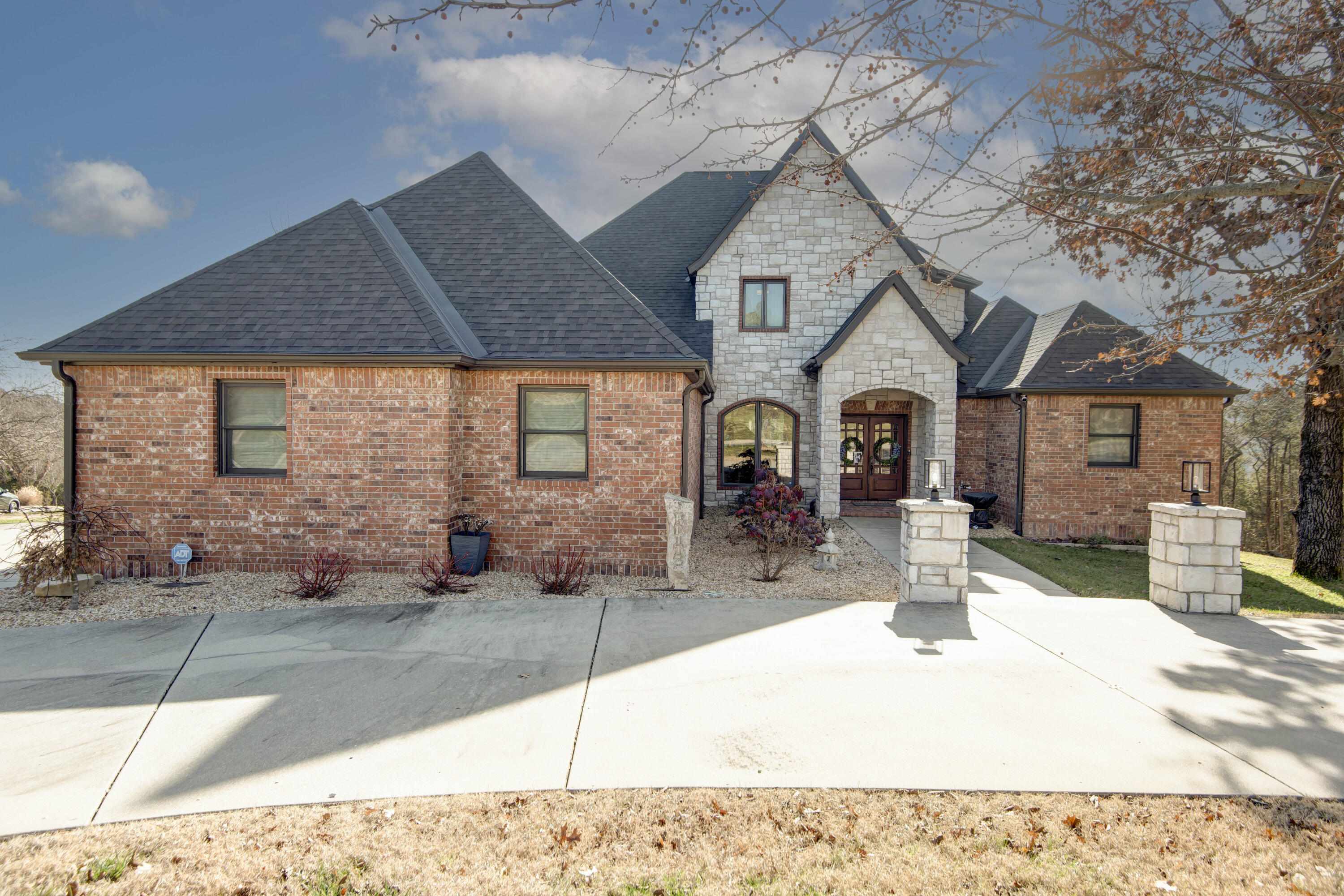 136 Roark Hills Drive Property Photo 1