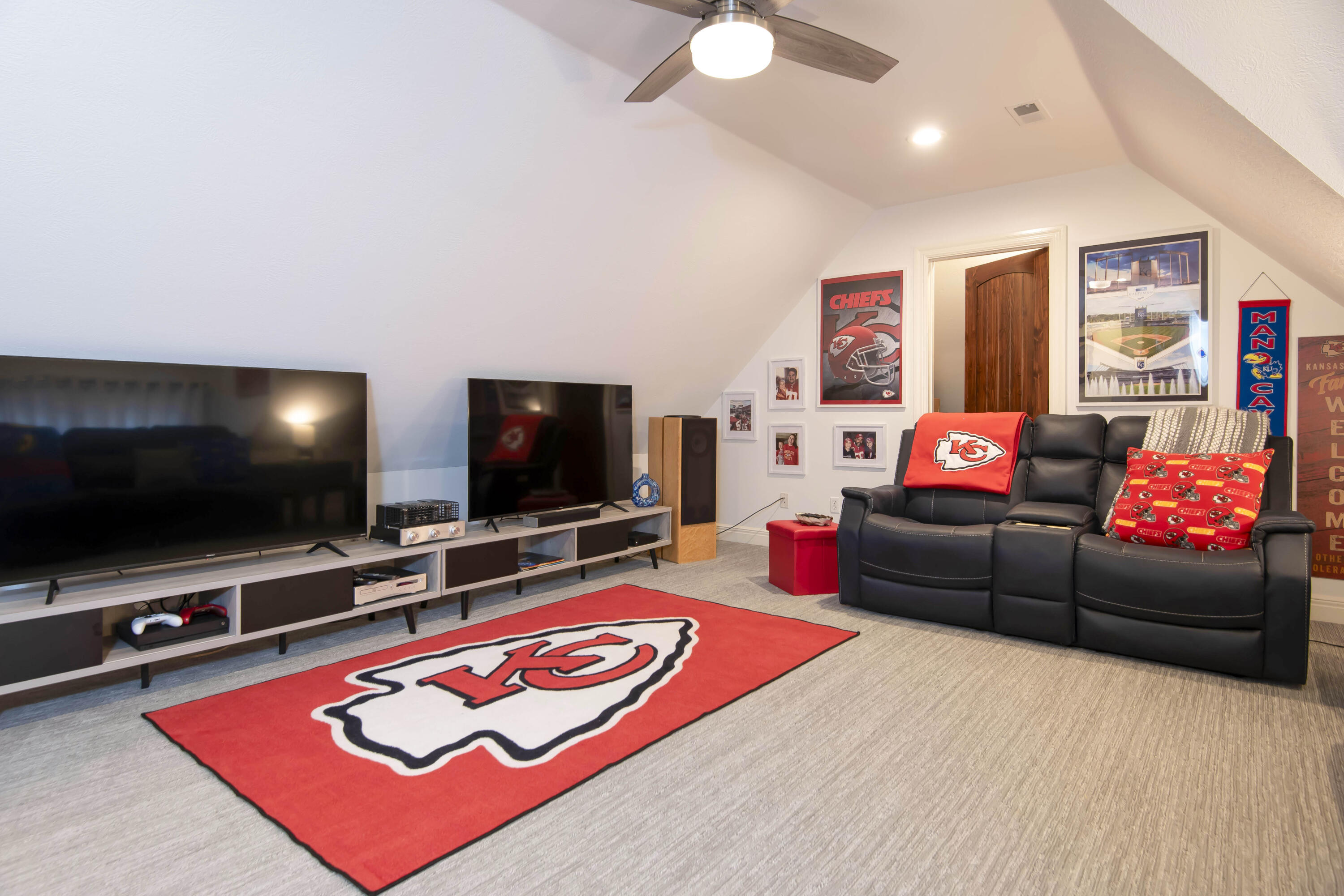 136 Roark Hills Drive Property Photo 40