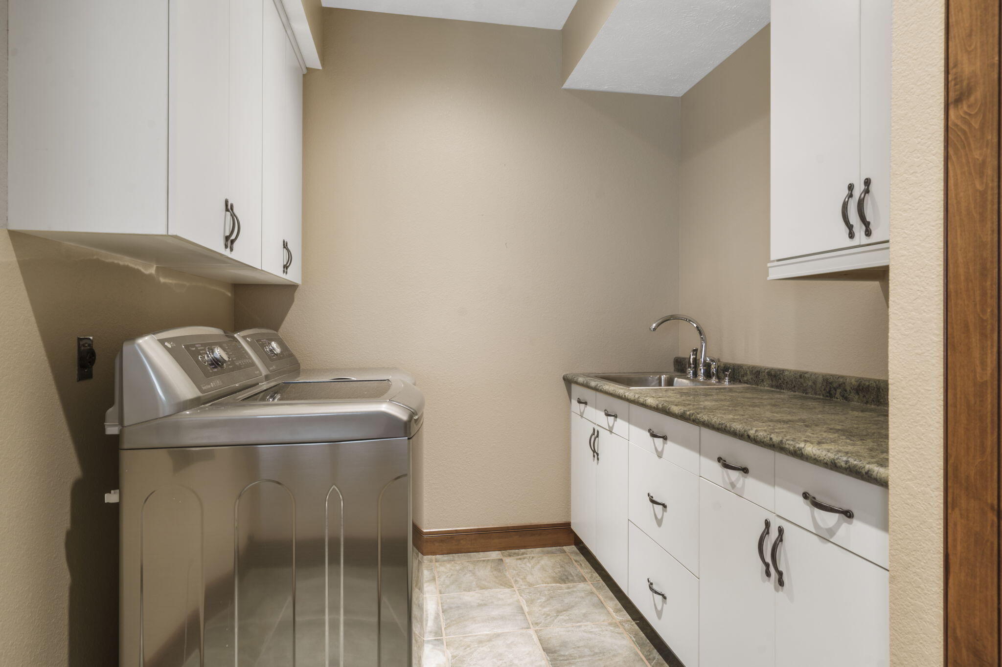 736 Splitrail Pass Property Photo 16