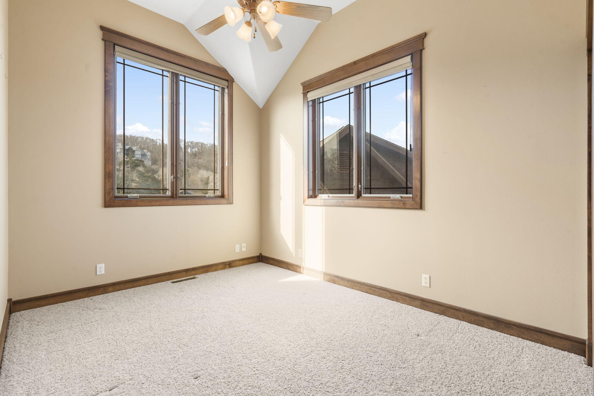 736 Splitrail Pass Property Photo 32
