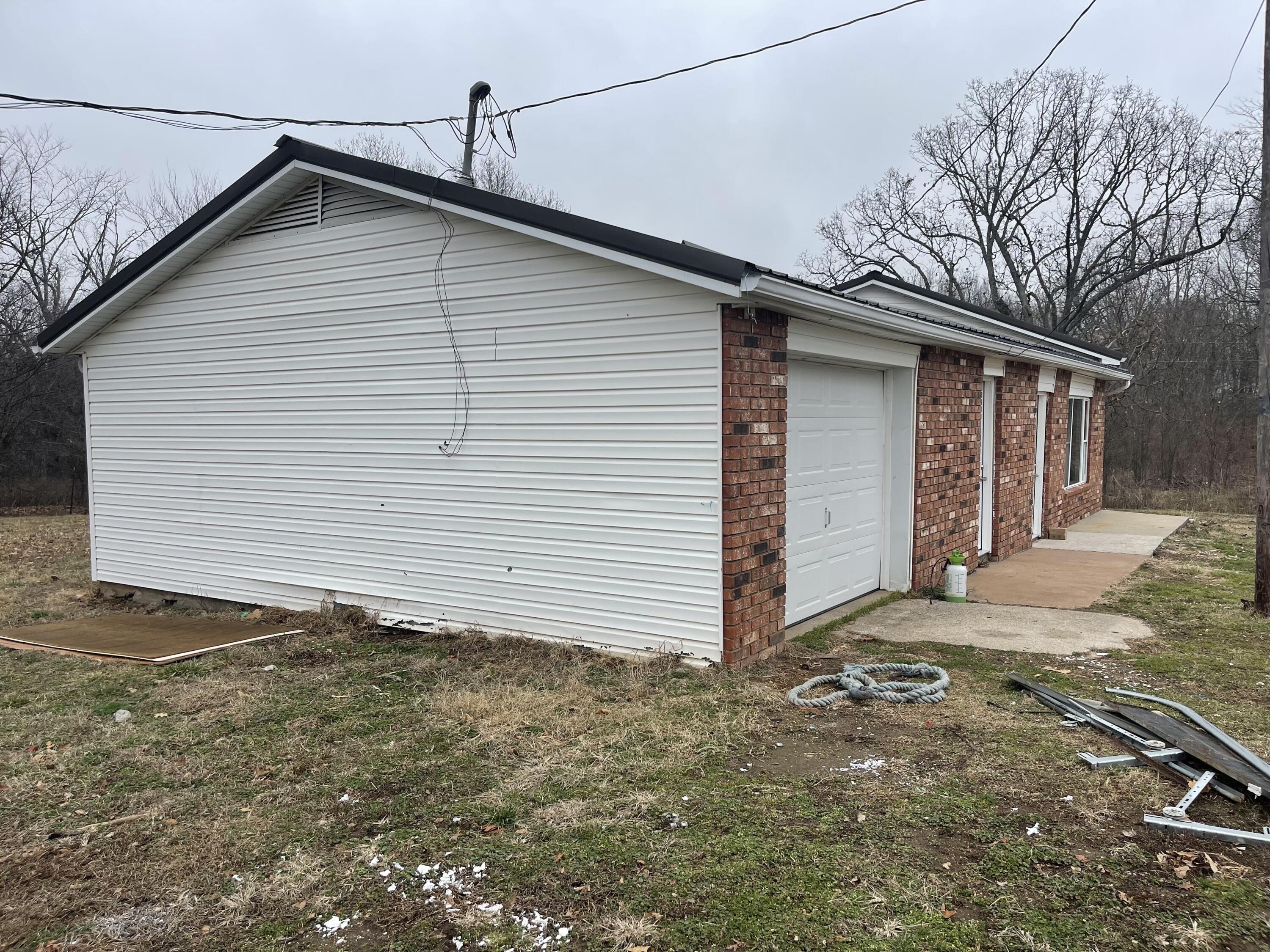15851 Fox Lane Property Photo 4
