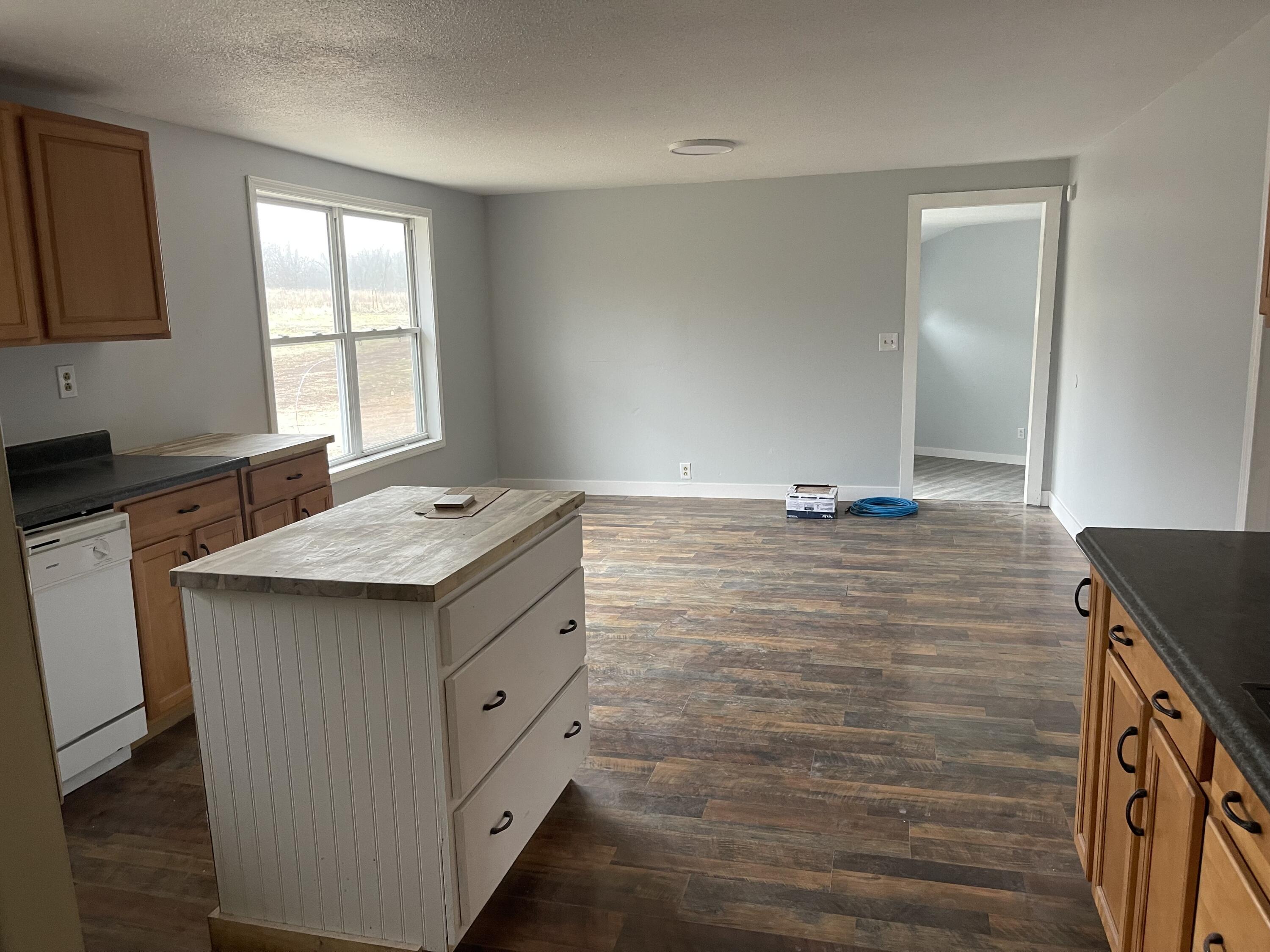 15851 Fox Lane Property Photo 10