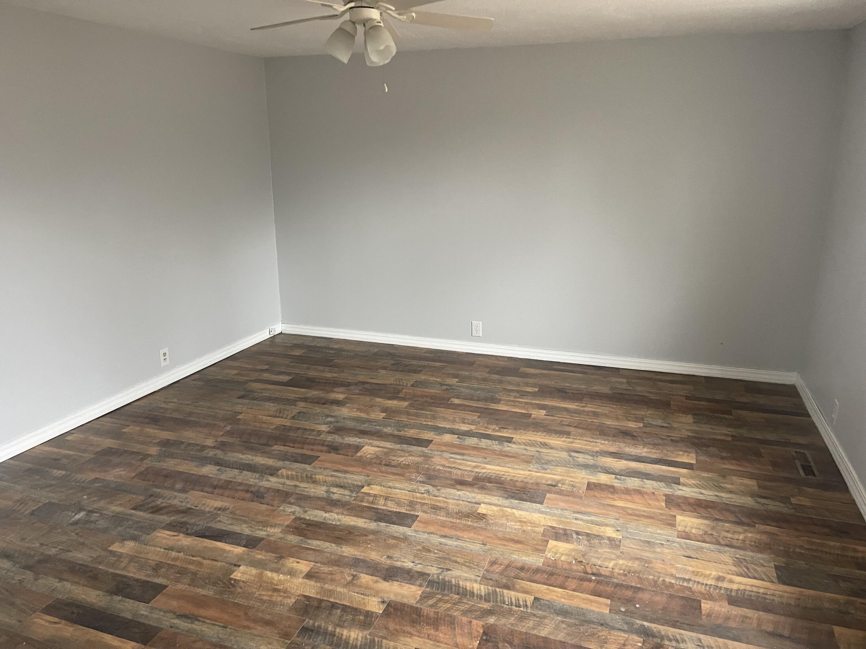 15851 Fox Lane Property Photo 12