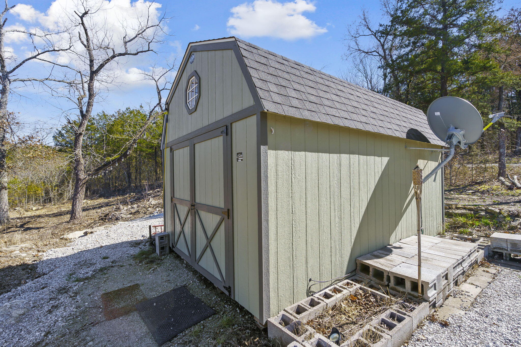 645 Everest Road Property Photo 19