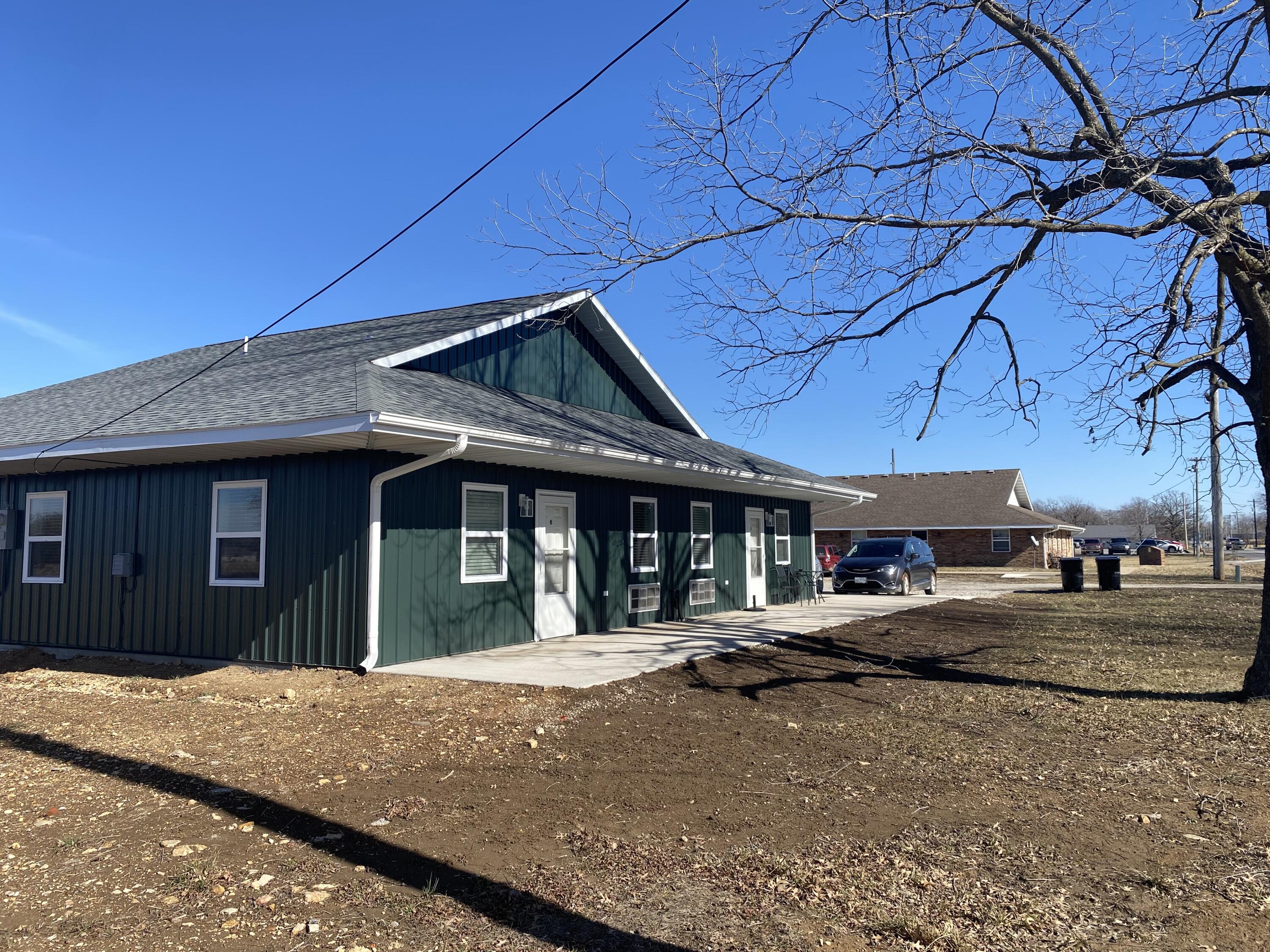885 West Thoroughfare Street Property Photo 2