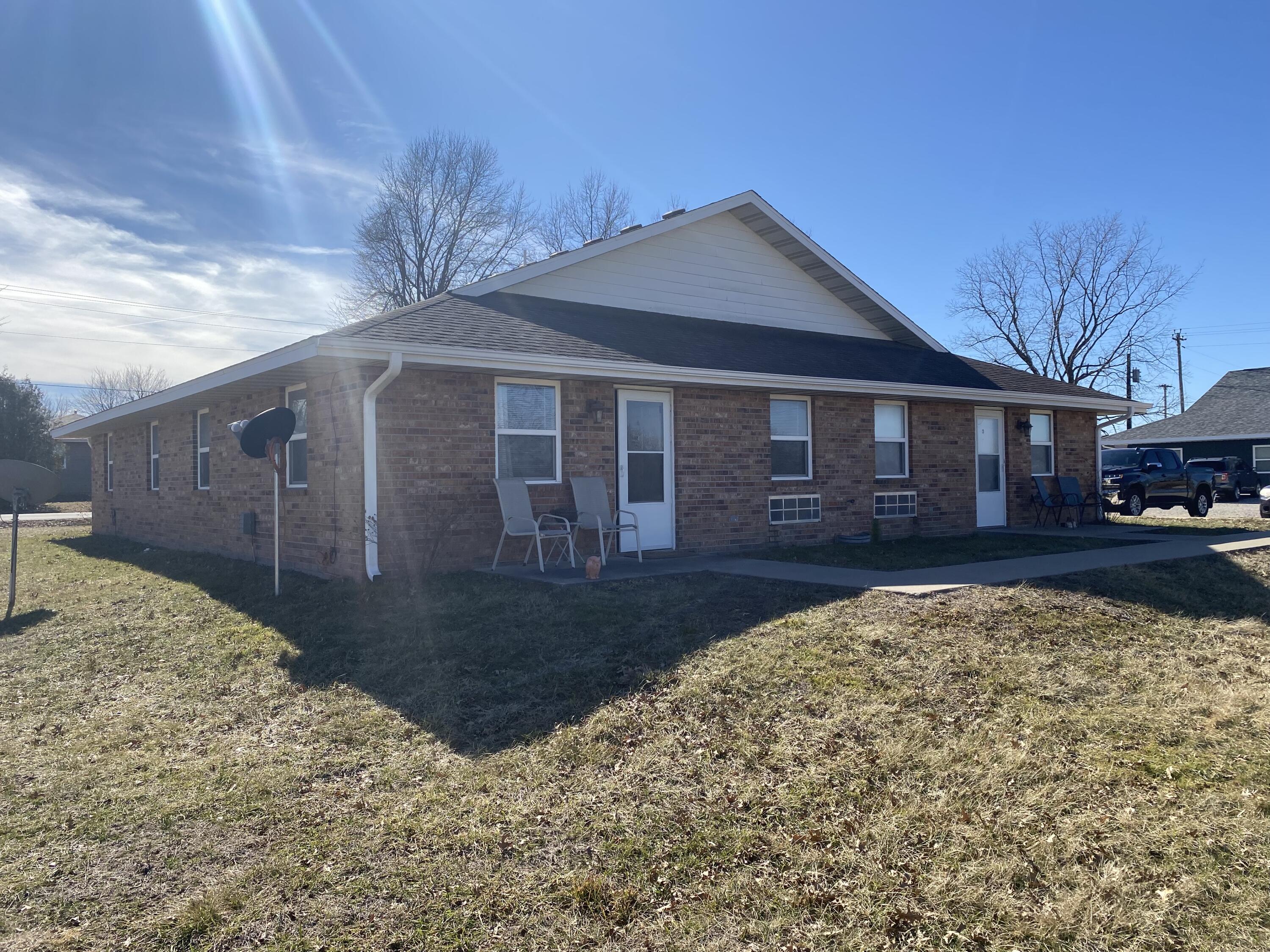 885 West Thoroughfare Street Property Photo 6