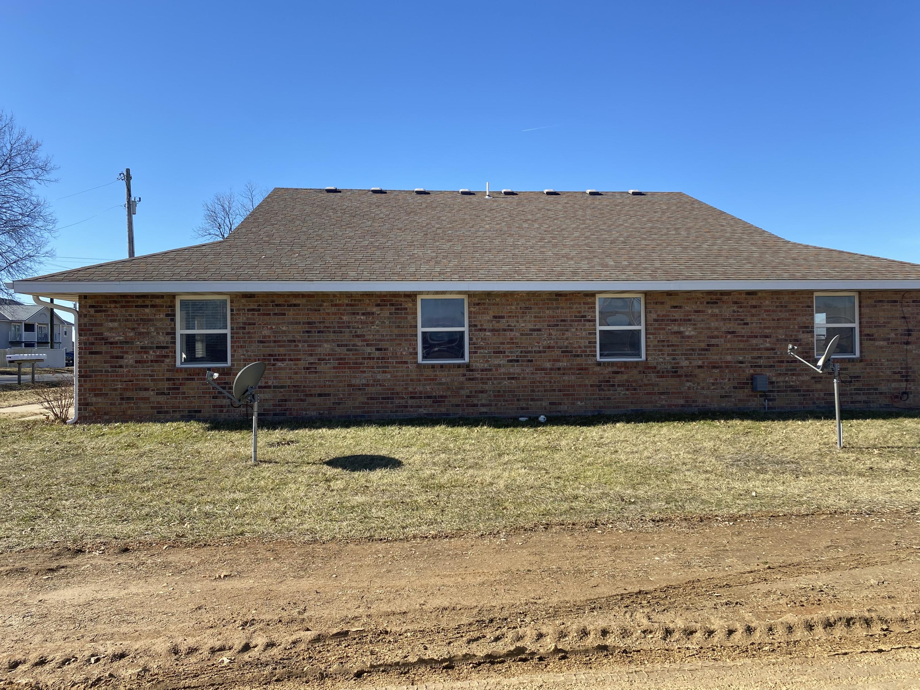 885 West Thoroughfare Street Property Photo 7