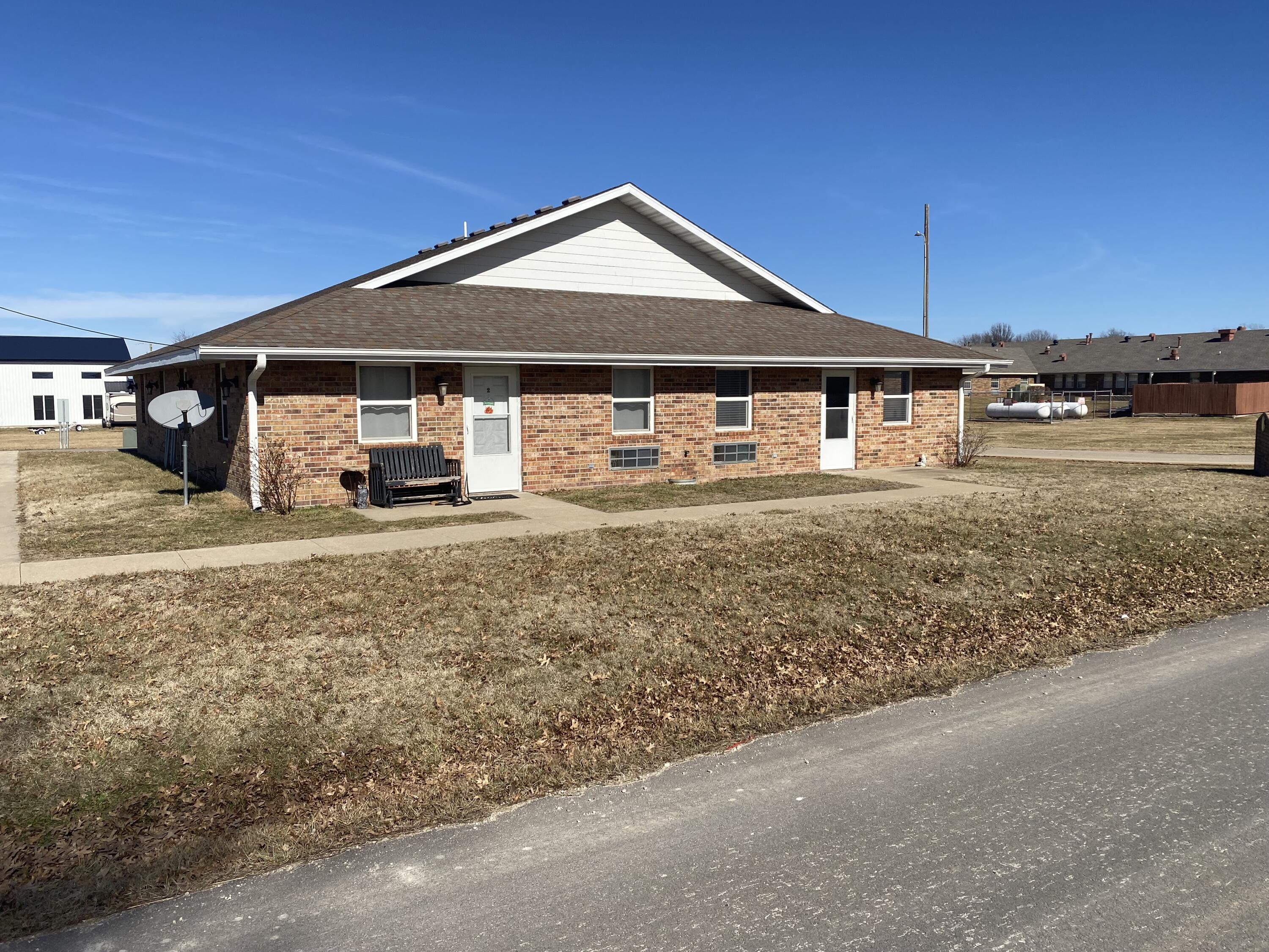 885 West Thoroughfare Street Property Photo 8
