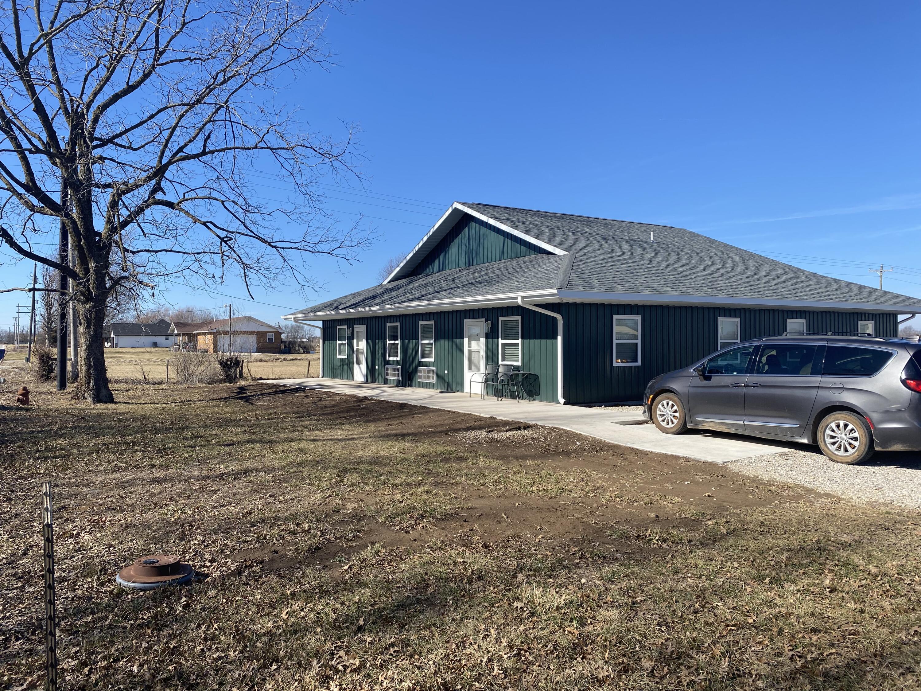 885 West Thoroughfare Street Property Photo 10
