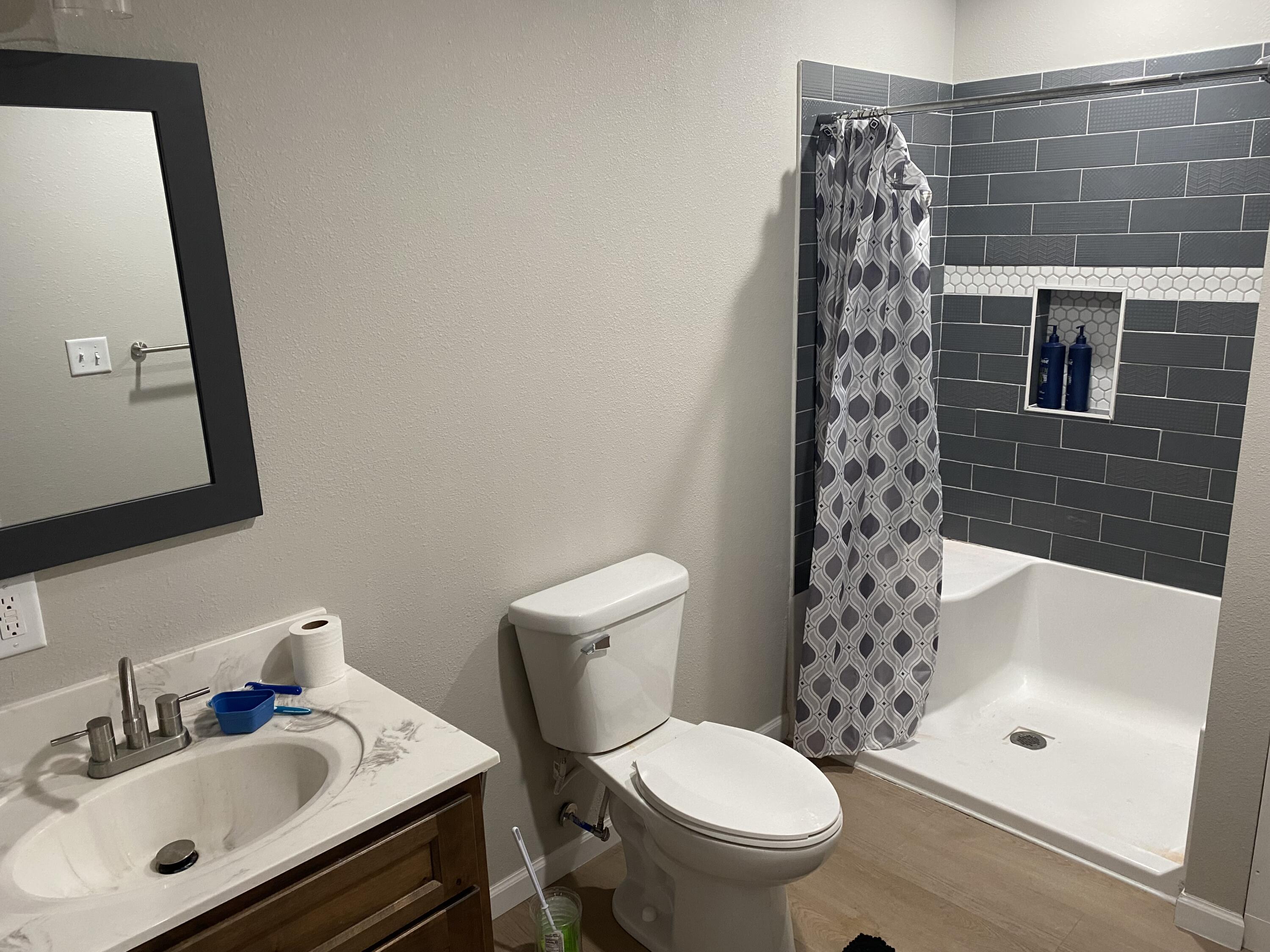 885 West Thoroughfare Street Property Photo 13