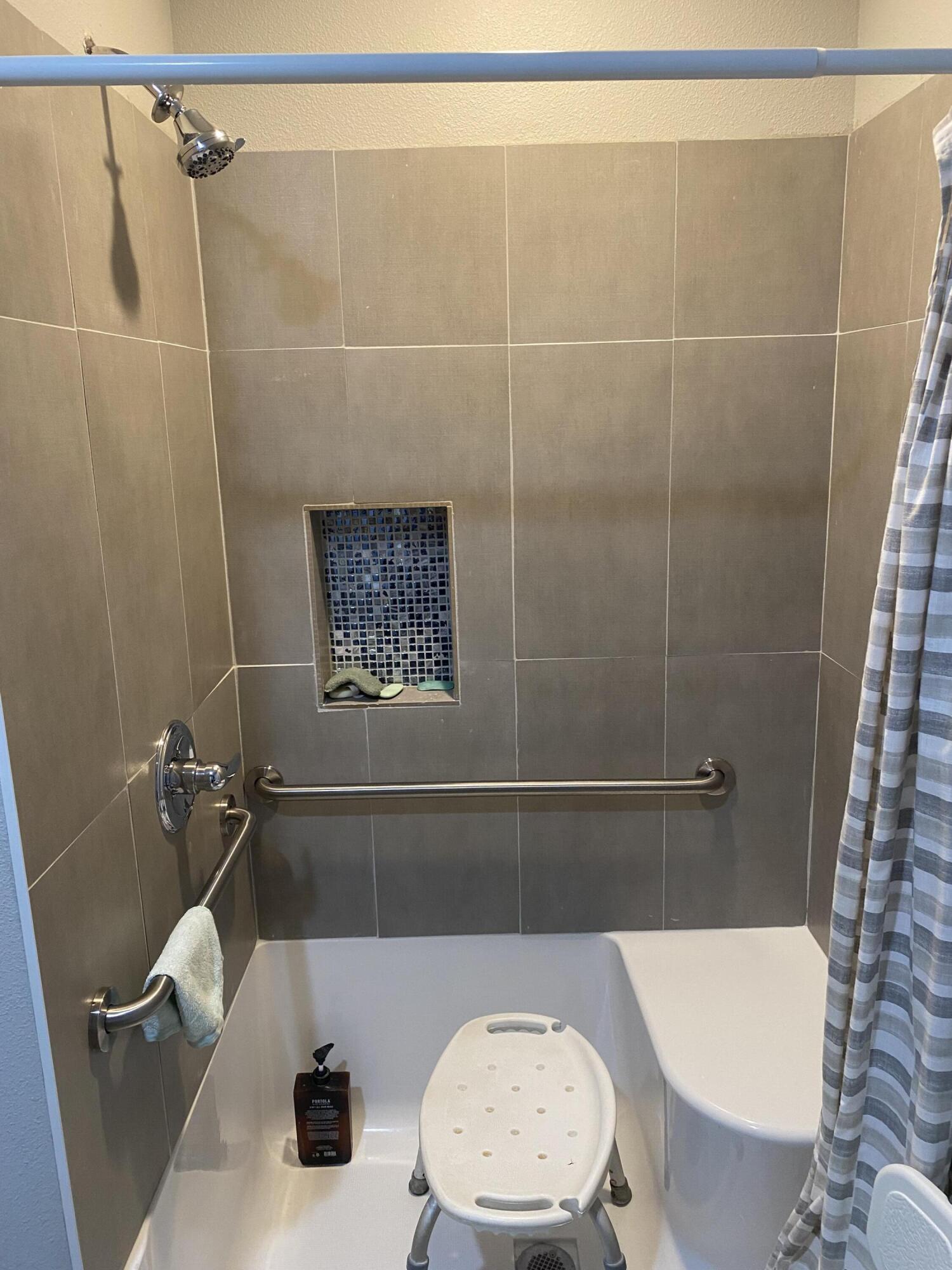 885 West Thoroughfare Street Property Photo 15