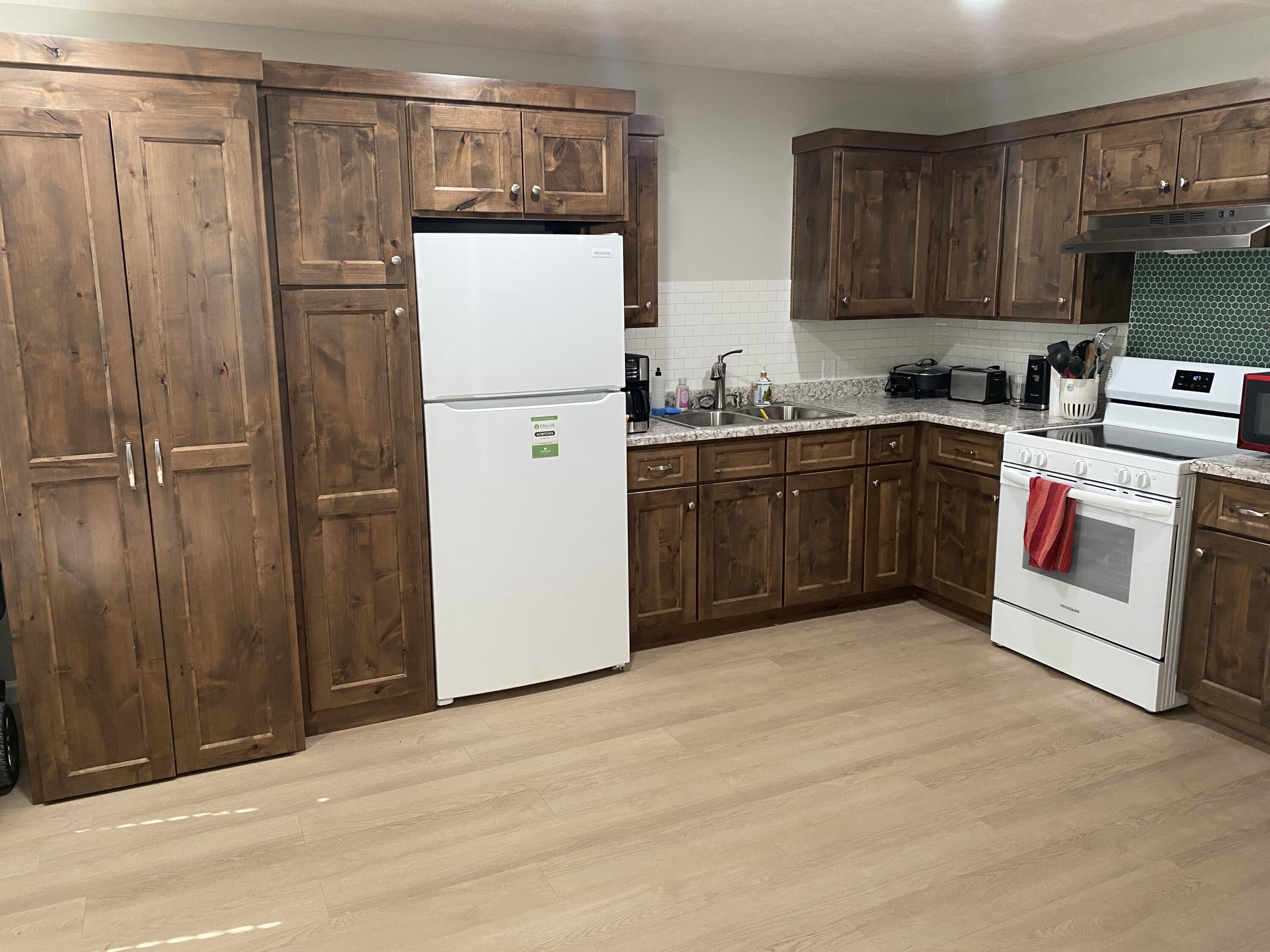 885 West Thoroughfare Street Property Photo 17