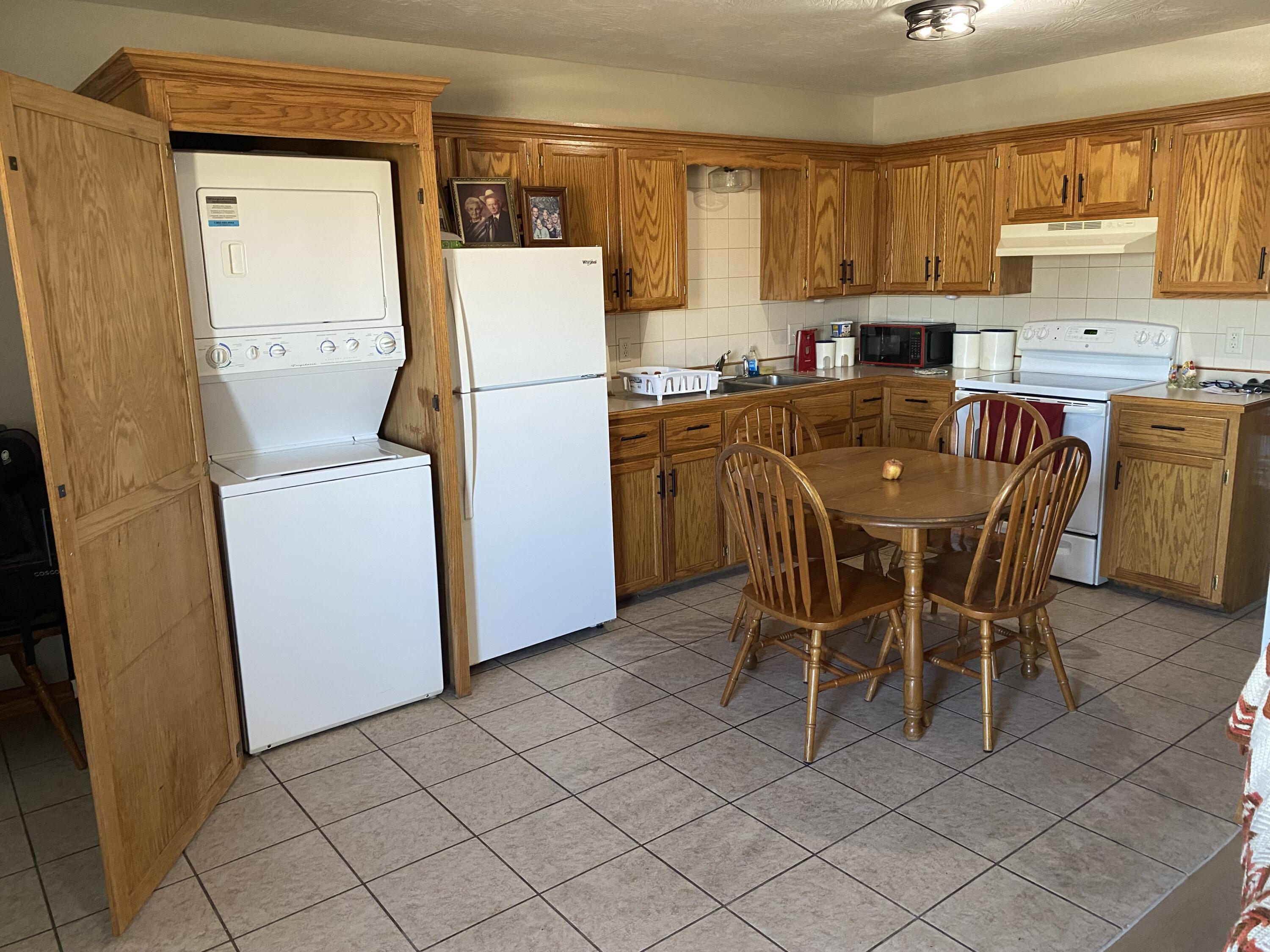 885 West Thoroughfare Street Property Photo 18