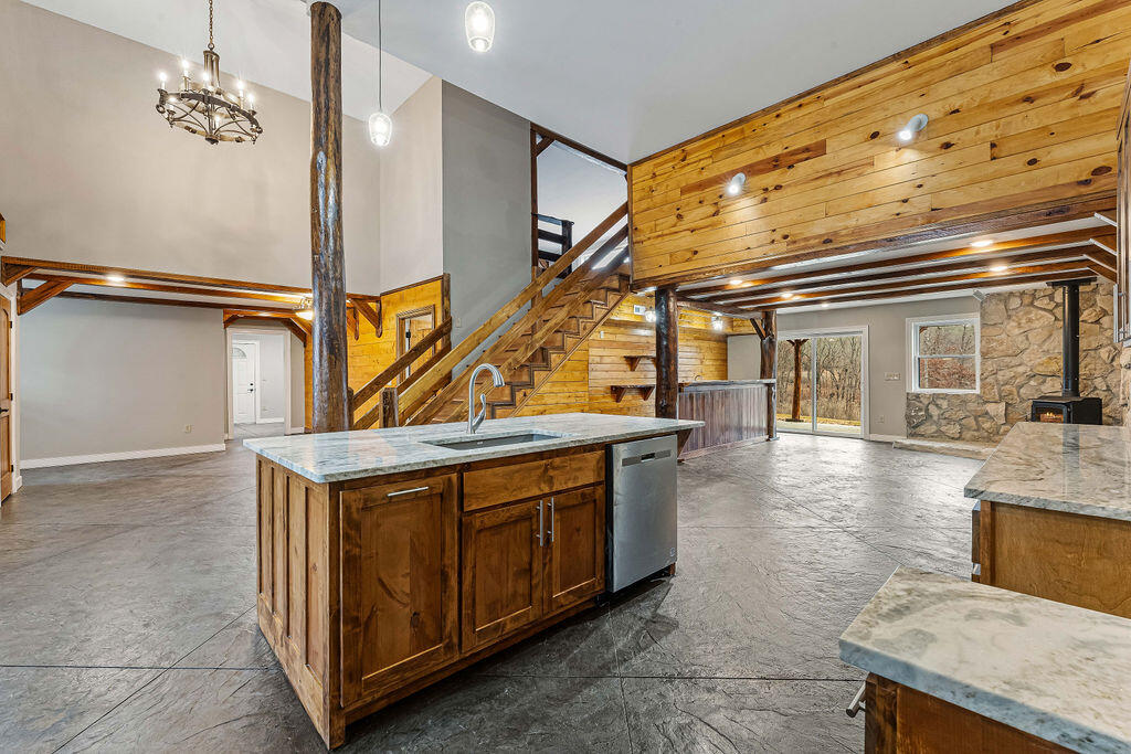 167 Wilshire Property Photo 5
