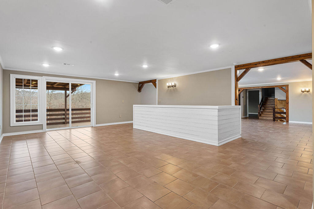 167 Wilshire Property Photo 6