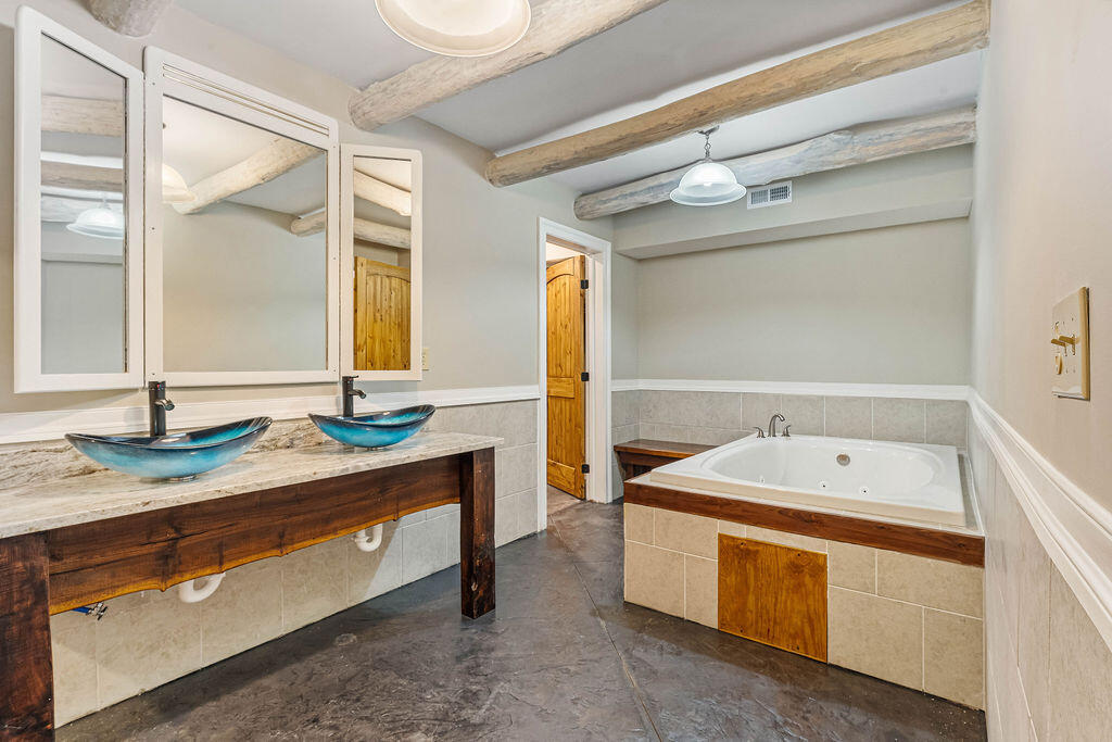 167 Wilshire Property Photo 24