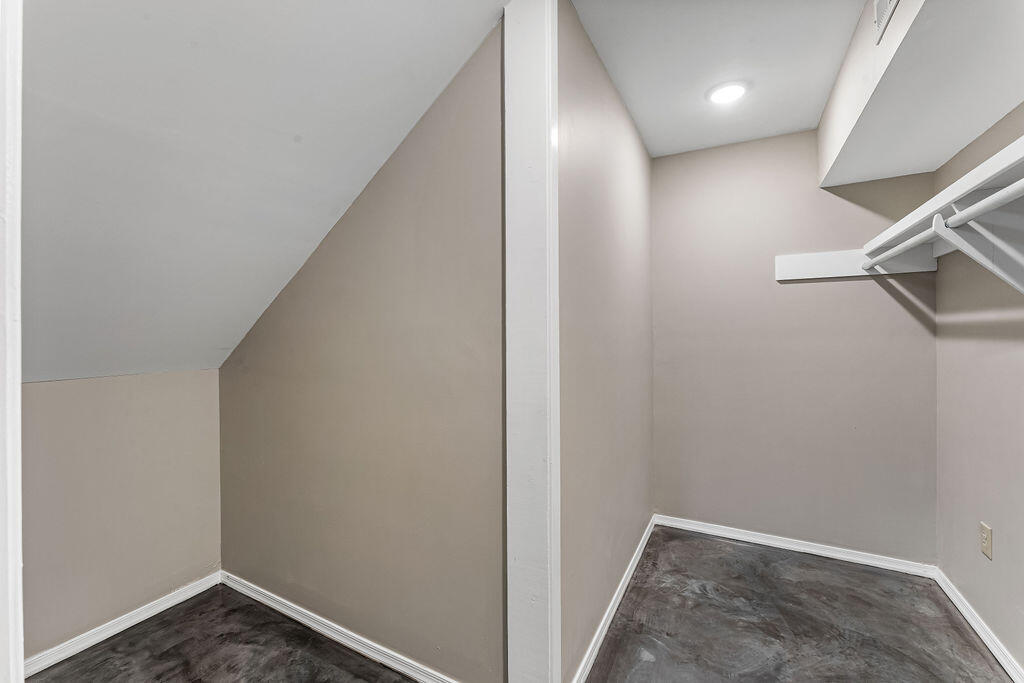 167 Wilshire Property Photo 27